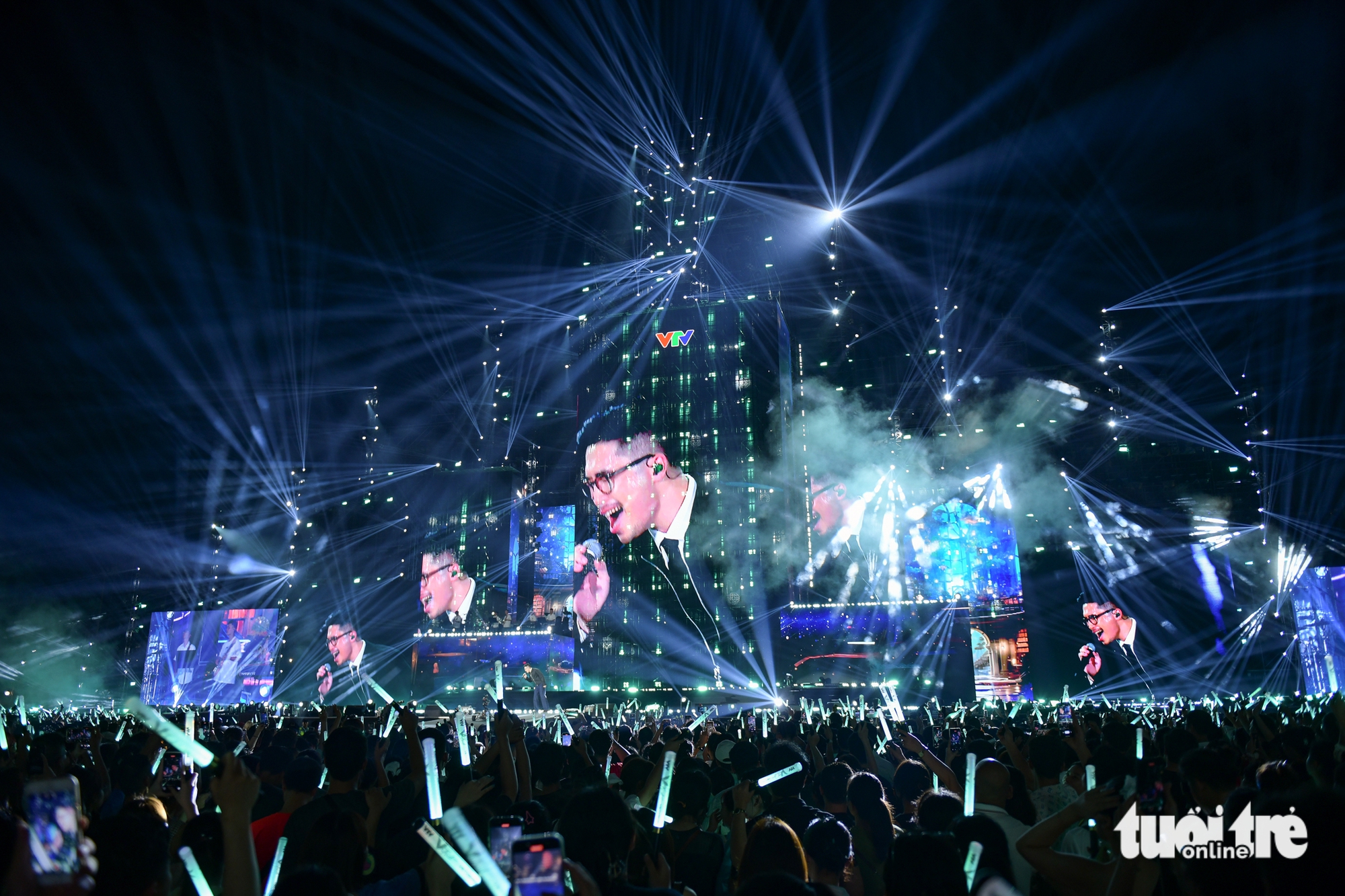 Vũ. khóc, Nguyễn Hùng tim muốn nảy ra khỏi lồng ngực khi hát hit Còn gì đẹp hơn ở V Fest - Ảnh 14.