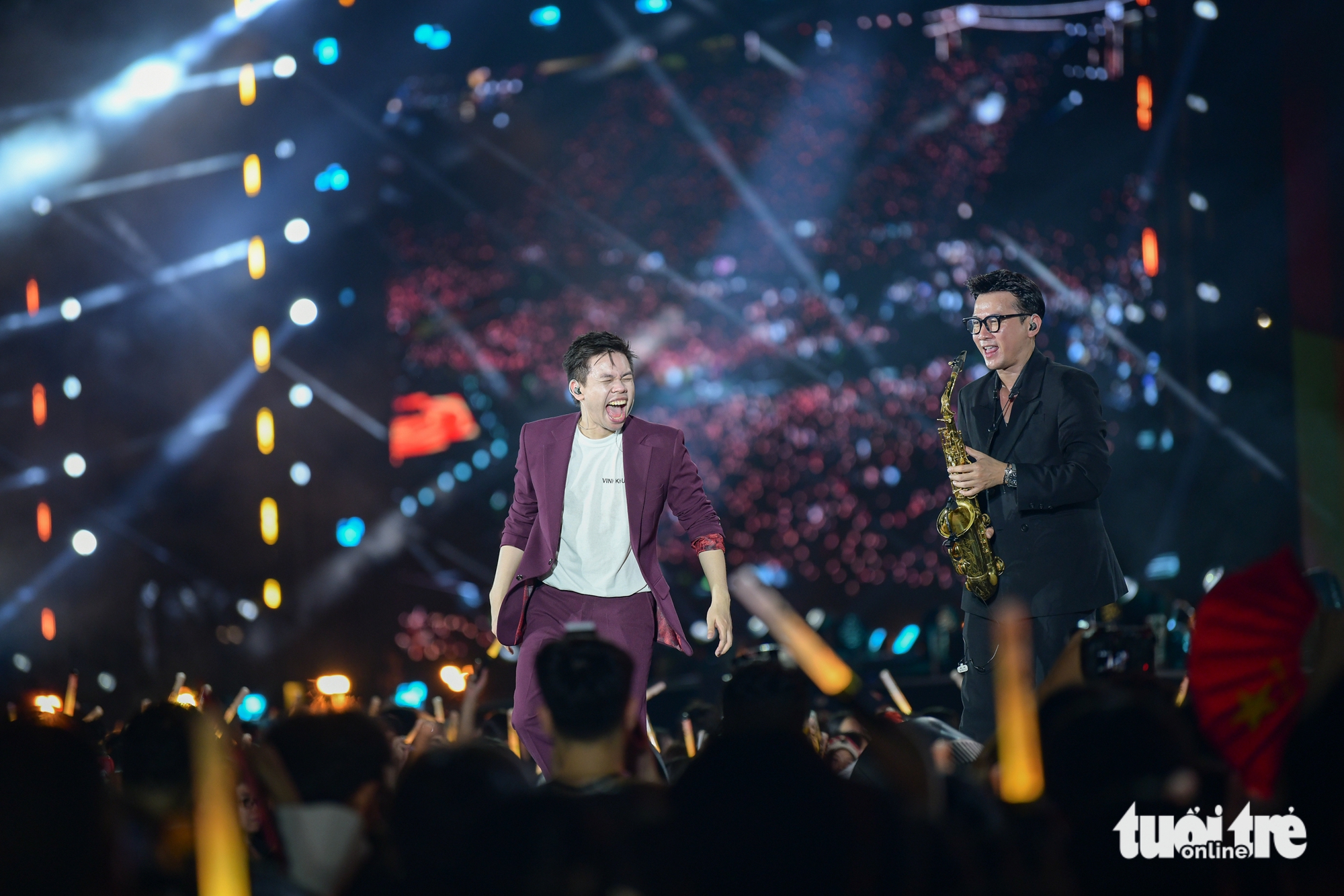 Vũ. khóc, Nguyễn Hùng tim muốn nảy ra khỏi lồng ngực khi hát hit Còn gì đẹp hơn ở V Fest - Ảnh 10.