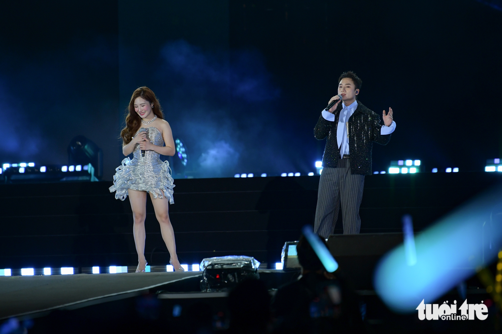 Vũ. khóc, Nguyễn Hùng tim muốn nảy ra khỏi lồng ngực khi hát hit Còn gì đẹp hơn ở V Fest - Ảnh 20.