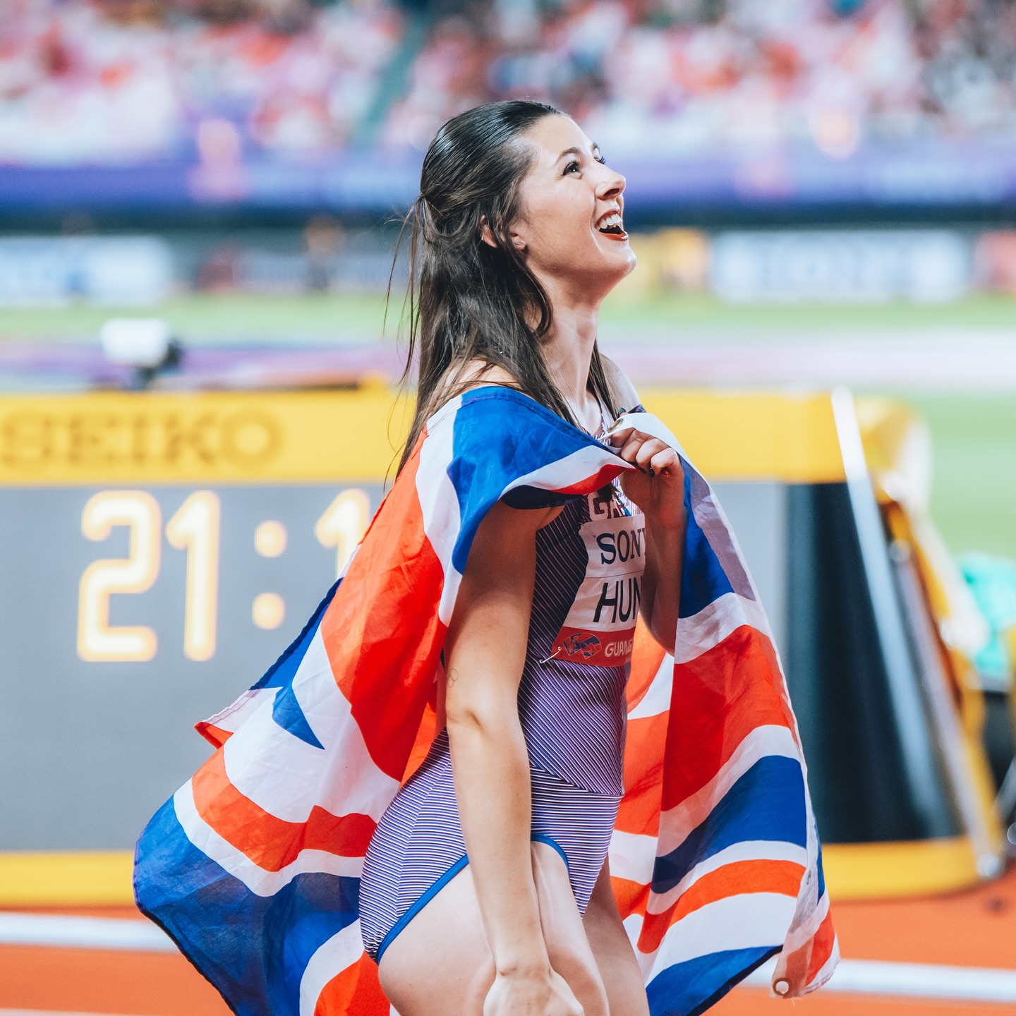 Chân dung VĐV người Anh tự phong là 'nữ thần điền kinh' - Ảnh 3.