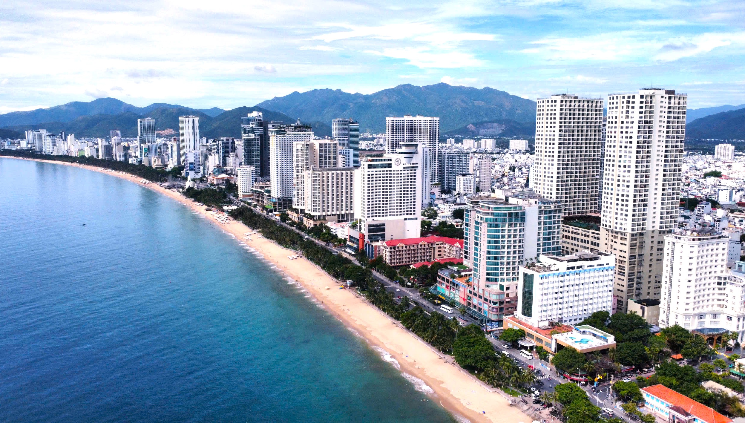 Các mục tiêu phát triển, đột phá chiến lược để đưa Khánh Hòa 'cất cánh'- Ảnh 2. Các mục tiêu phát triển, đột phá chiến lược để đưa Khánh Hòa 'cất cánh' - Ảnh 2.