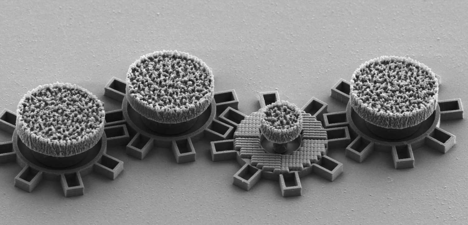 Phát minh bánh răng nhỏ hơn sợi tóc, chạy bằng ánh sáng - Ảnh 1.