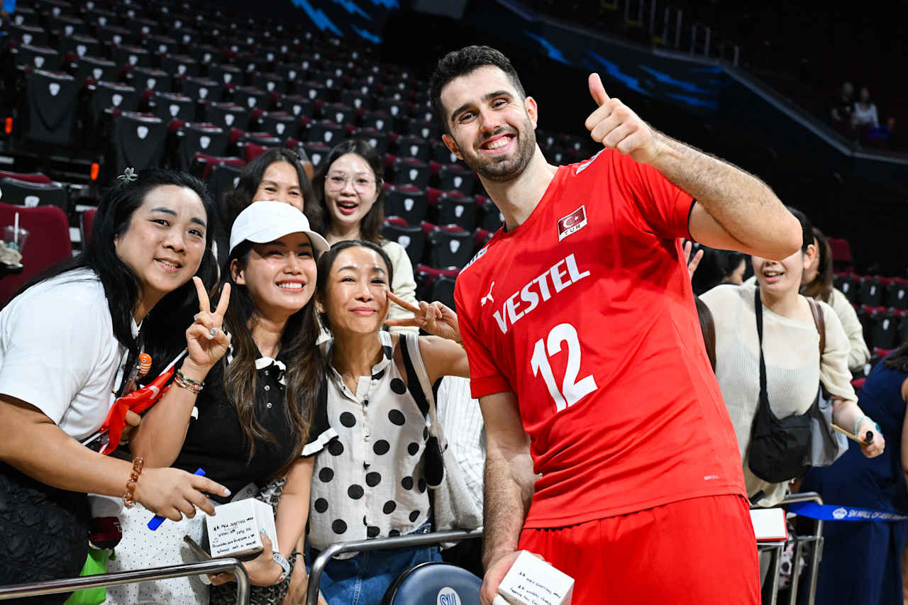 Bóng chuyền, môn thể thao thu hút cả 3 giới - Ảnh 10.