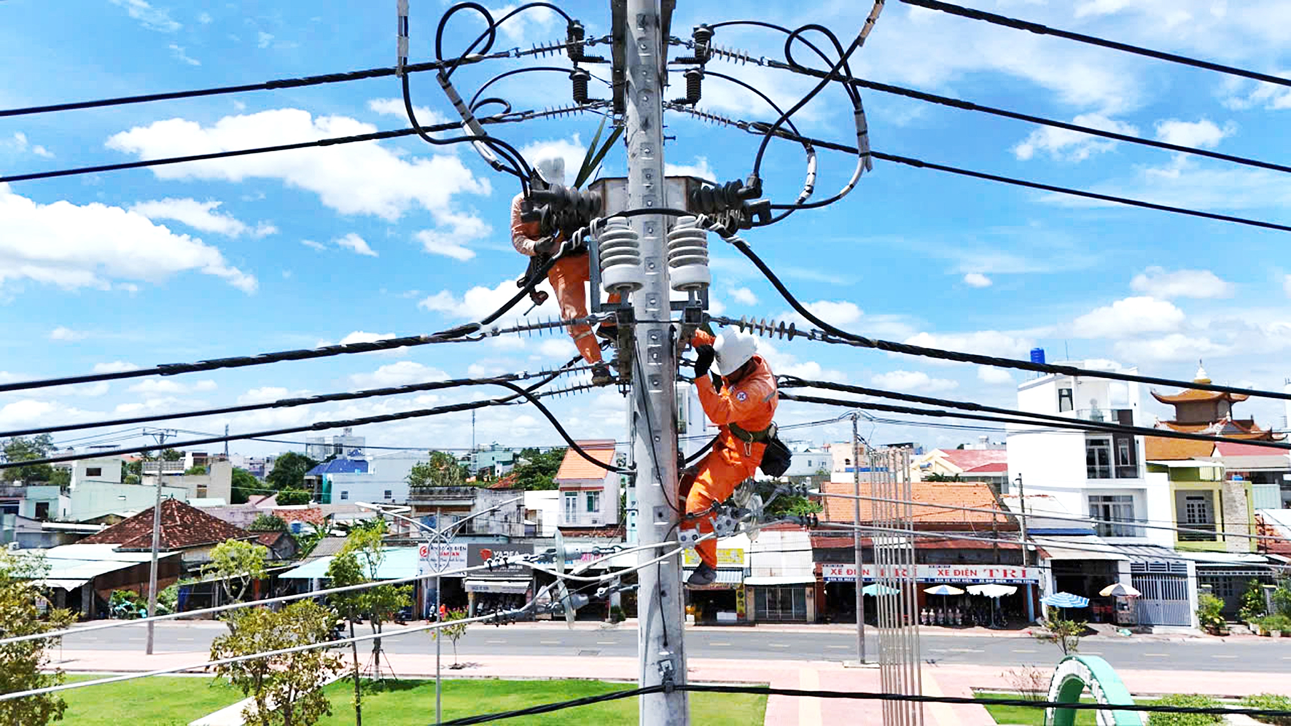 អនុញ្ញាតឱ្យប្រជាជនជ្រើសរើសអ្នកផ្គត់ផ្គង់អគ្គិសនីរបស់ពួកគេ - រូបថត 2 ។ Để người dân được chọn nhà cung cấp điện - Ảnh 2.