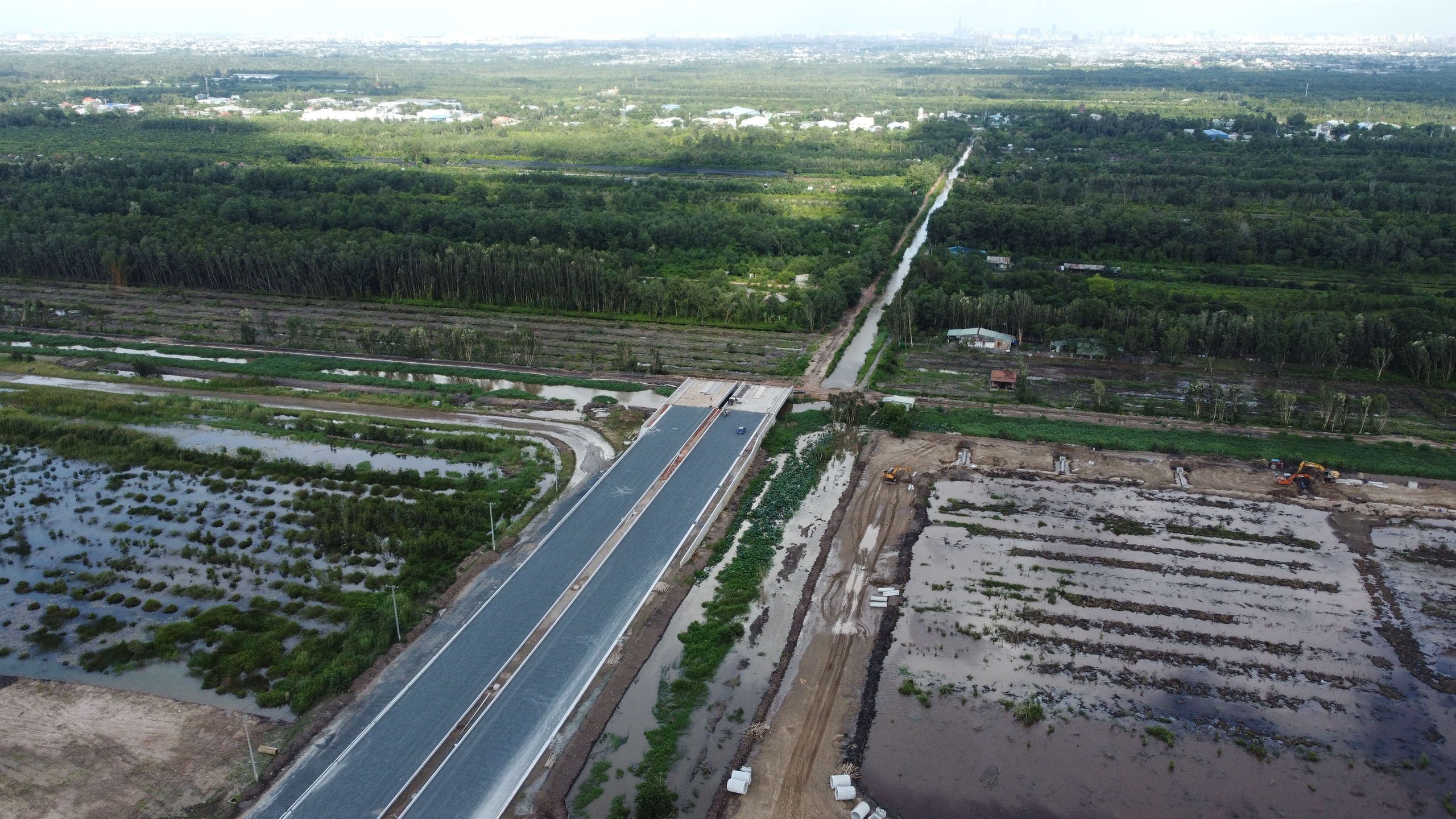 Toàn cảnh đường ngàn tỉ của Tây Ninh sắp thông xe, chờ kết nối đường mở mới Tây Bắc TP.HCM - Ảnh 4.