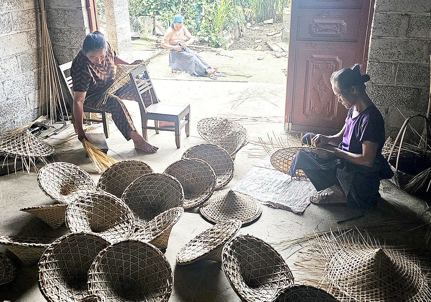 Từ Hạnh Phúc, nón 'hiệp khách' đi muôn phương - Ảnh 4.