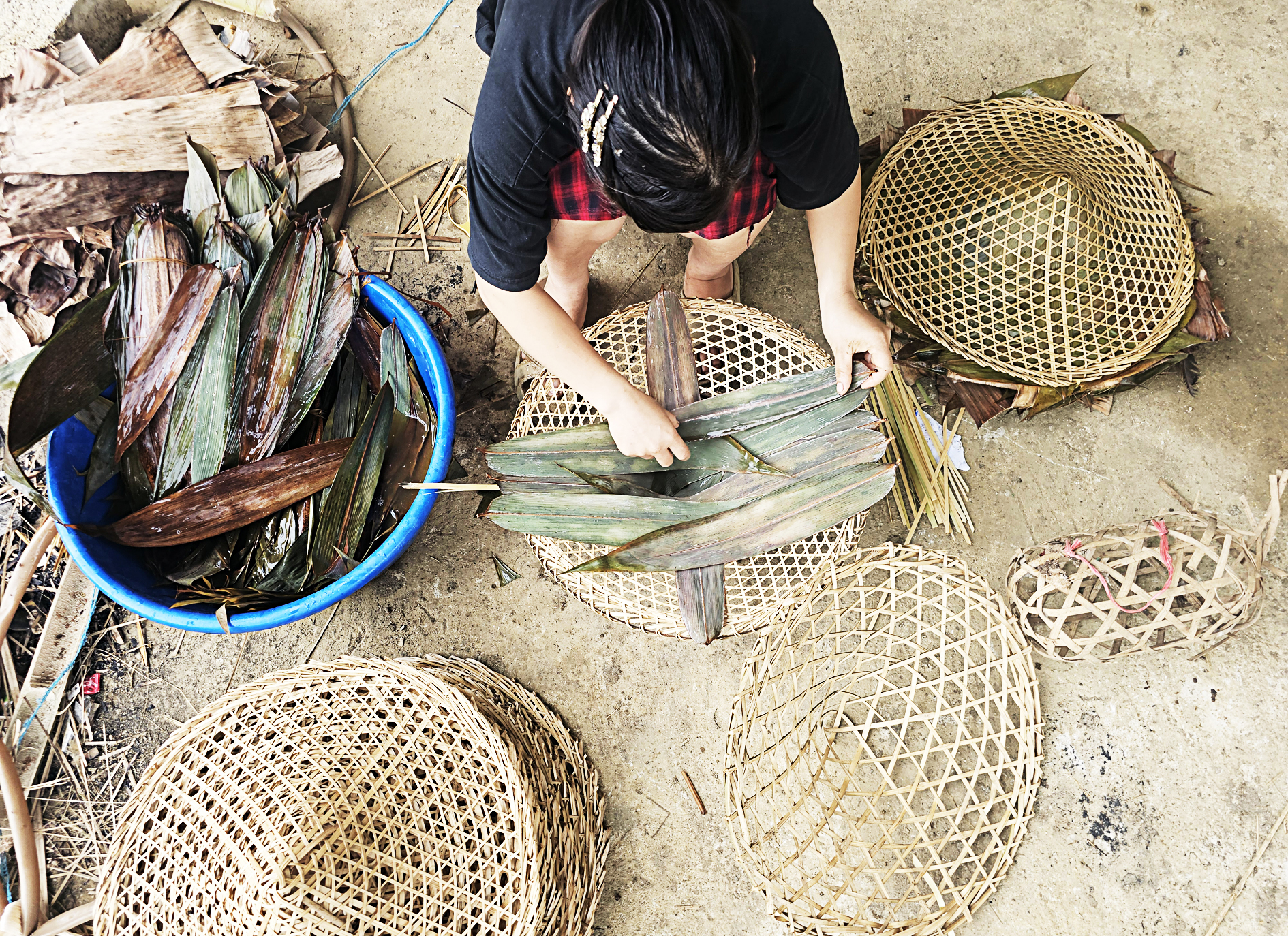 Từ Hạnh Phúc, nón 'hiệp khách' đi muôn phương - Ảnh 3.
