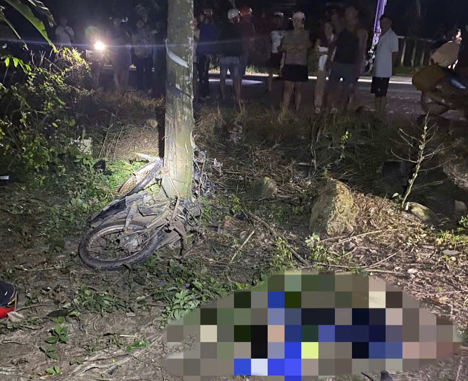 3 mẹ con tử vong khi ô tô húc xe máy văng vào lô cao su tại TP.HCM - Ảnh 2. 3 mẹ con thiệt mạng khi ô tô húc xe máy văng vào lô cao su tại TP.HCM - Ảnh 2.