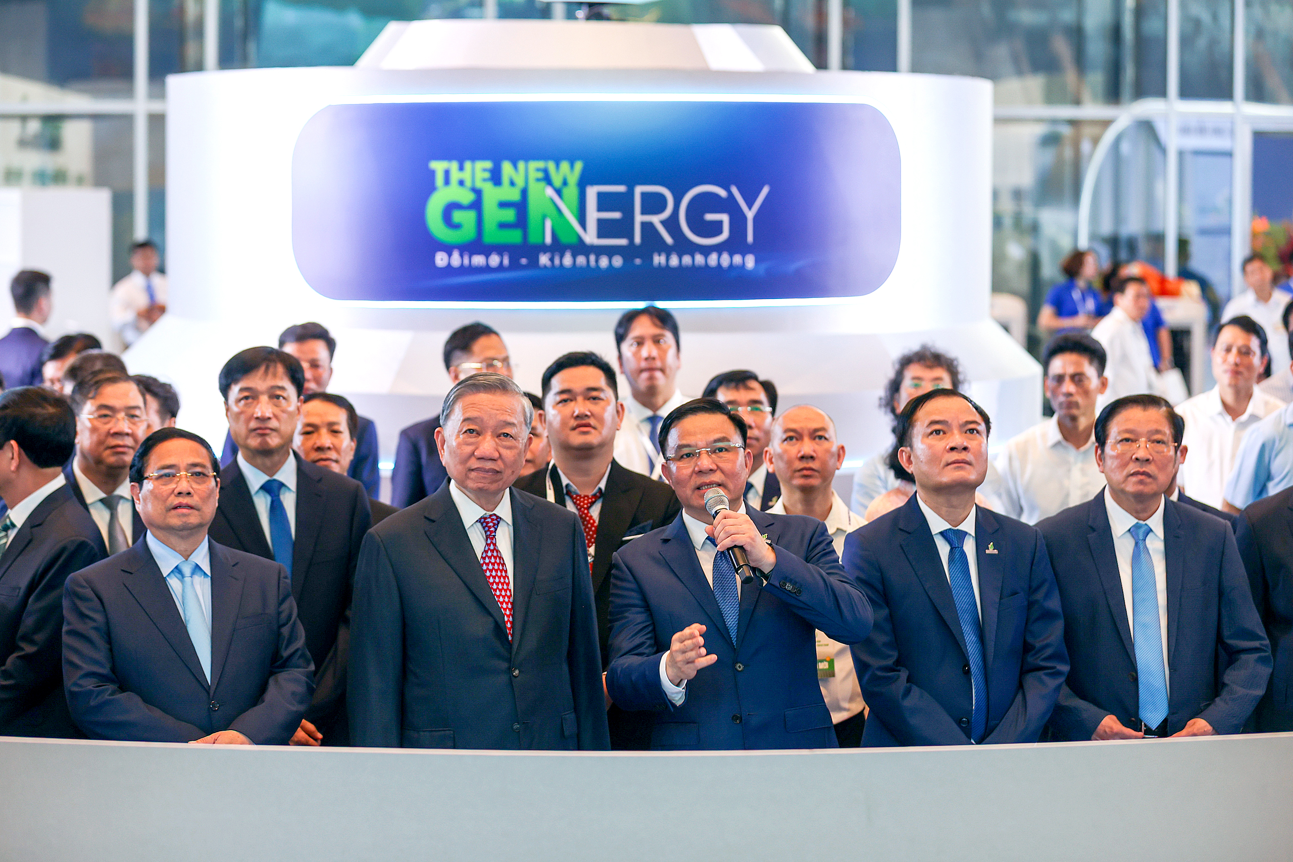Tổng Bí thư tặng 8 chữ vàng cho Tập đoàn Petrovietnam - Ảnh 1.