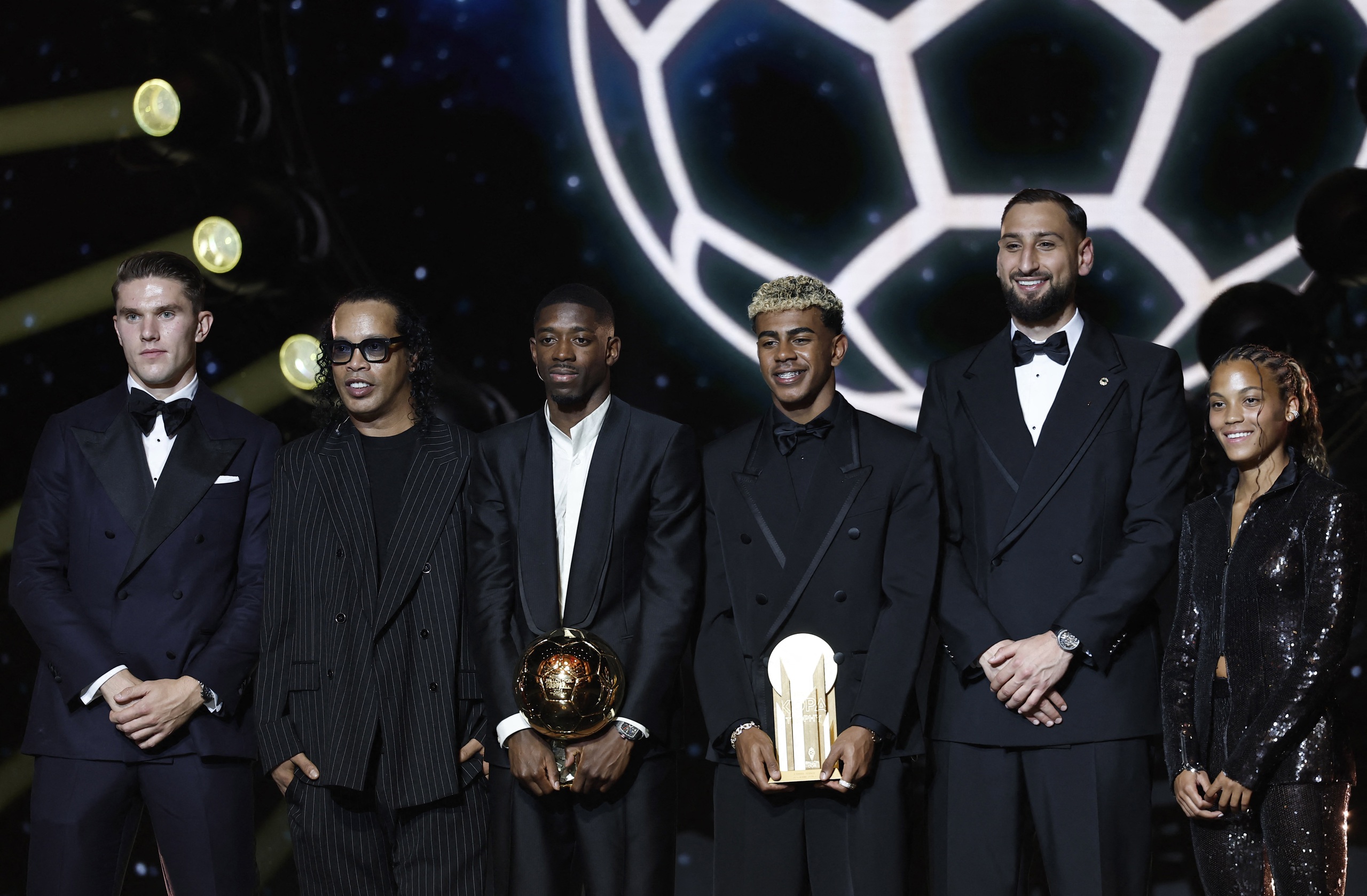 Chân sút trẻ Yamal đi vào lịch sử Quả bóng vàng - Ảnh 2.