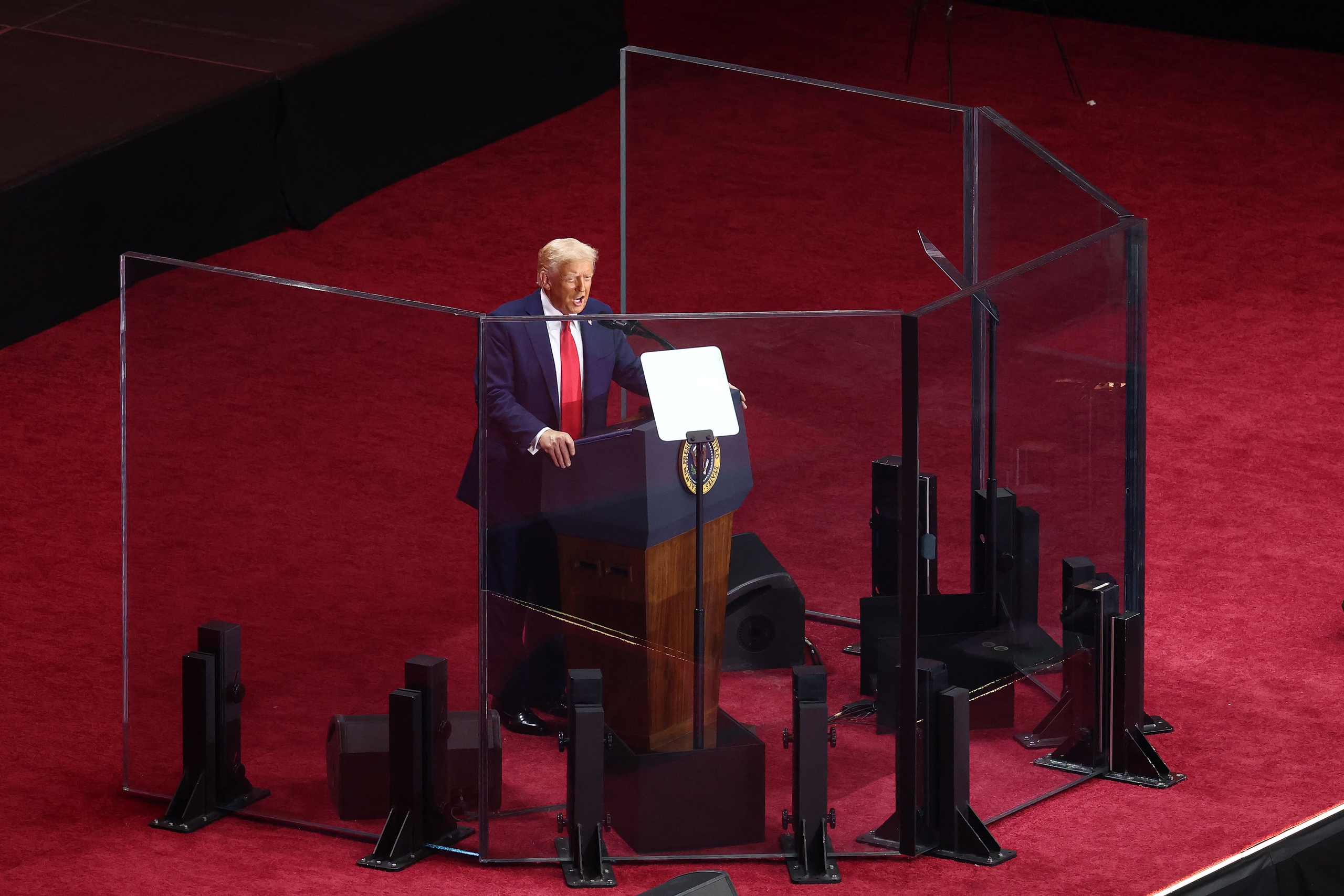Lễ tưởng niệm Charlie Kirk: Ông Trump gọi vụ ám sát là 'cuộc tấn công vào nước Mỹ' - Ảnh 3.