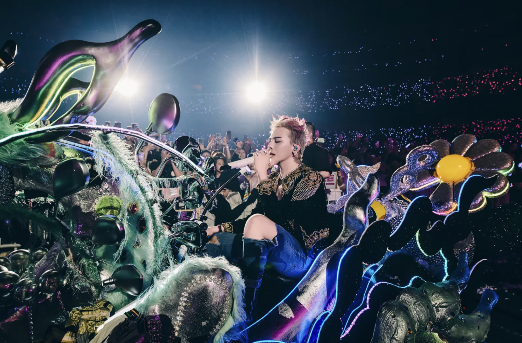 G-Dragon 'flop' ở châu Âu? Flop gì mà phủ kín hơn 40.000 khán giả? - Ảnh 1.