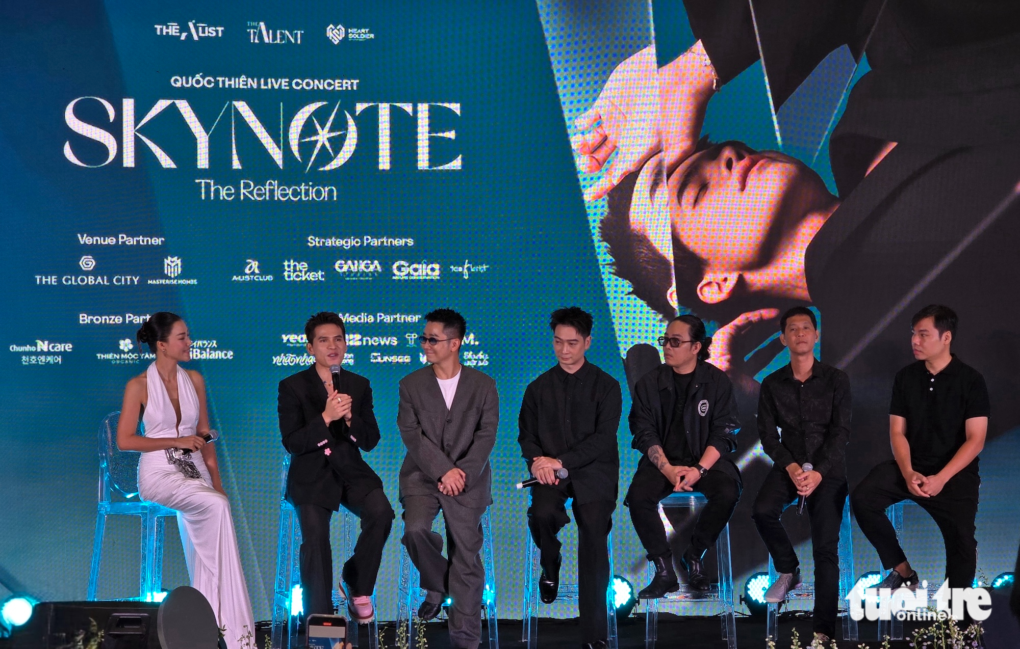 តើ Quoc Thien មានទំនុកចិត្តយ៉ាងណាក្នុងការរៀបចំការប្រគុំតន្ត្រីសម្រាប់អ្នកទស្សនា 10,000? - រូបថត ៤. Quốc Thiên 'tuổi gì' mà tổ chức concert 10.000 khán giả? - Ảnh 4.