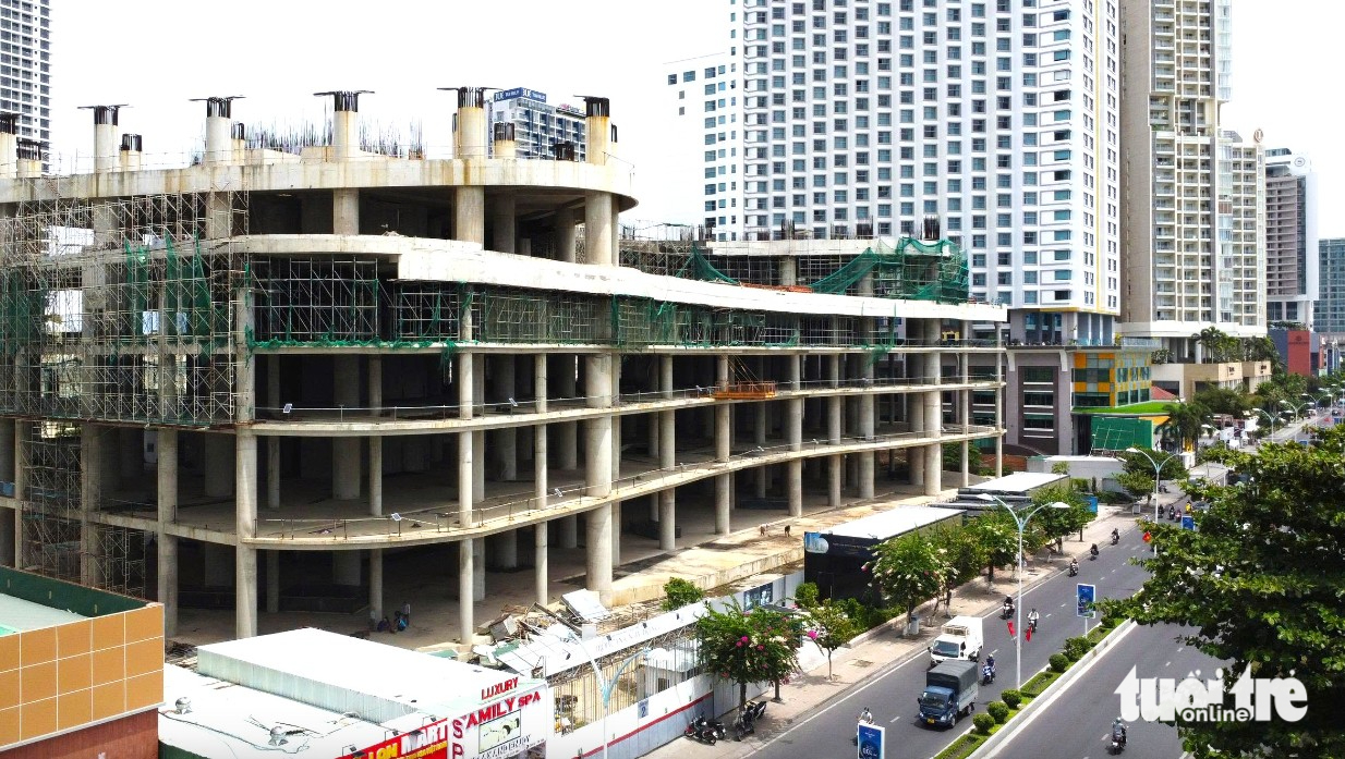 খান হোয়াতে অবৈধ এবং মুলতুবি প্রকল্পগুলির একটি সিরিজ পরিচালনার নির্দেশনা দিচ্ছেন উপ-প্রধানমন্ত্রী নগুয়েন হোয়া বিন - ছবি ২। Phó thủ tướng Nguyễn Hòa Bình chỉ đạo xử lý hàng loạt dự án sai phạm, tồn đọng ở Khánh Hòa - Ảnh 2.