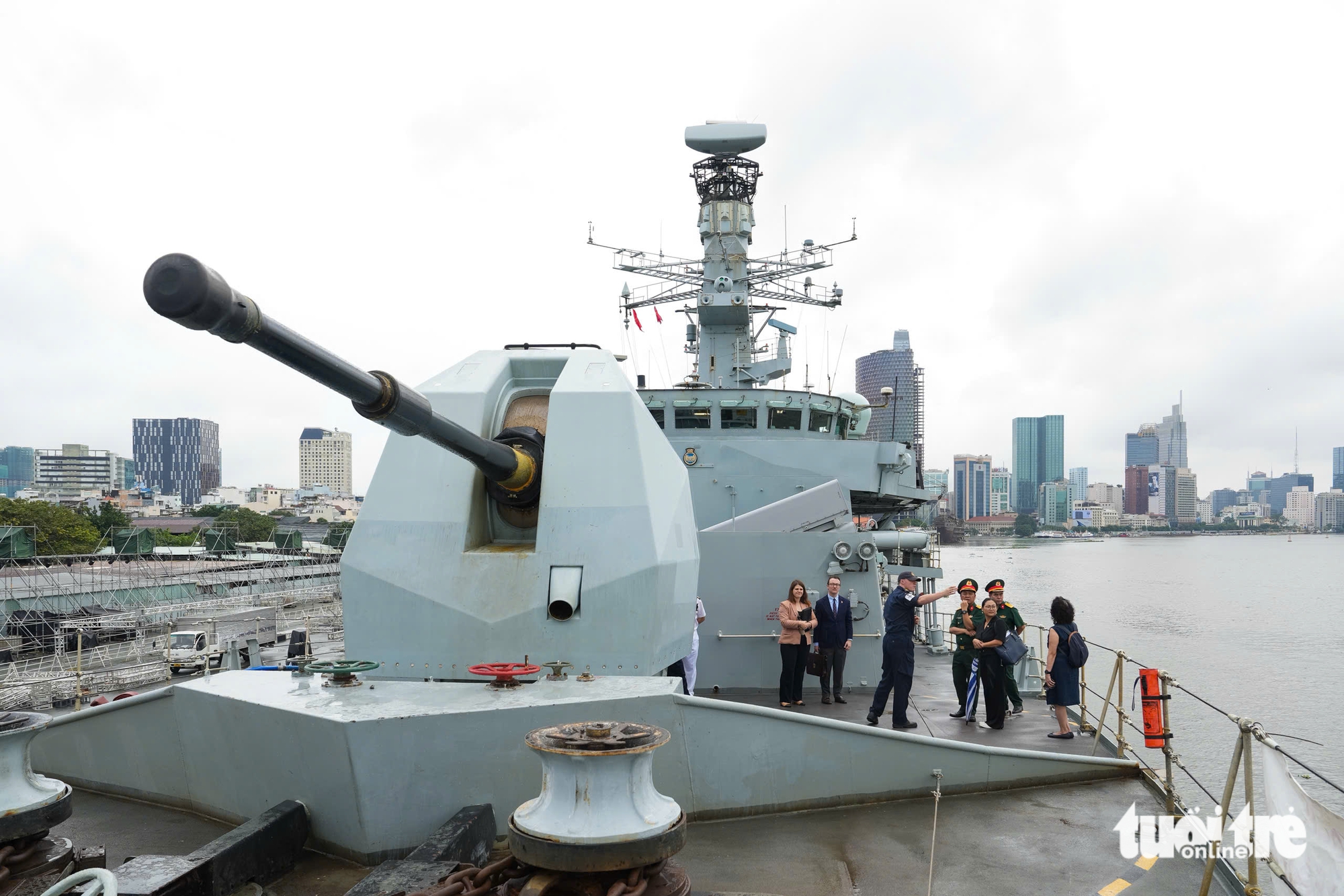 នាវាកងទ័ពជើងទឹកអង់គ្លេស HMS Richmond ត្រឡប់ទៅទីក្រុងហូជីមិញវិញ ក្រោយរយៈពេល ៤ឆ្នាំ - រូបថត ១. Tàu Hải quân Anh HMS Richmond trở lại Việt Nam sau 4 năm - Ảnh 1.