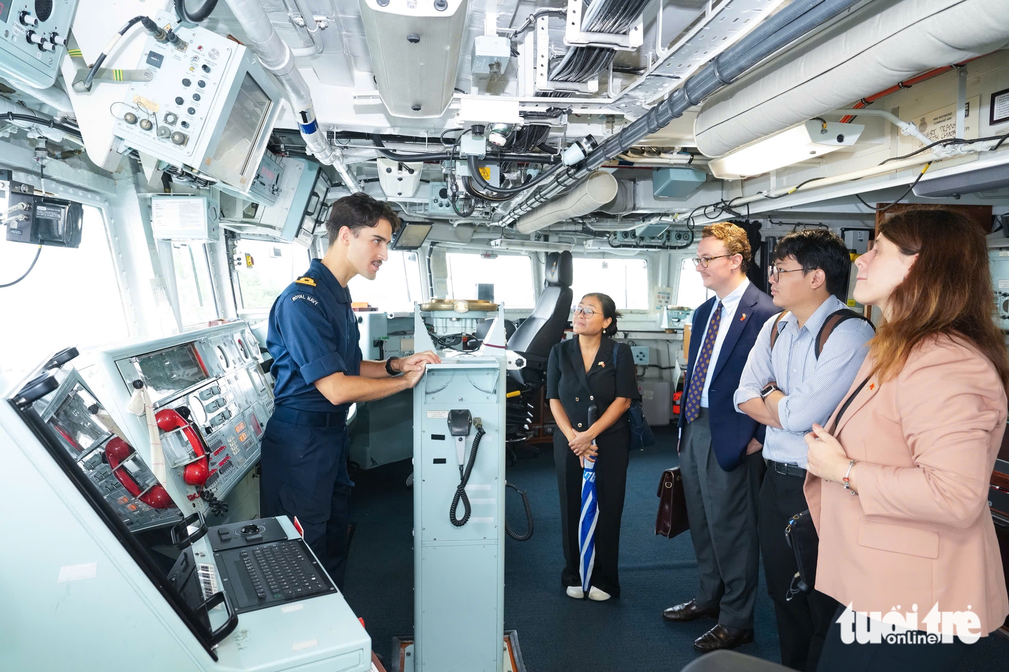 នាវាកងទ័ពជើងទឹកអង់គ្លេស HMS Richmond ត្រឡប់ទៅទីក្រុងហូជីមិញវិញ ក្រោយរយៈពេល ៤ឆ្នាំ - រូបថត ៩. Tàu Hải quân Anh HMS Richmond trở lại Việt Nam sau 4 năm - Ảnh 9.