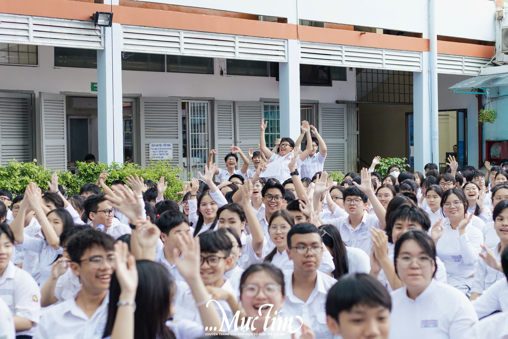 Teen Trường THPT Nguyễn Thái Bình giao lưu với nghệ sĩ nổi tiếng ngay tại trường- Ảnh 3.