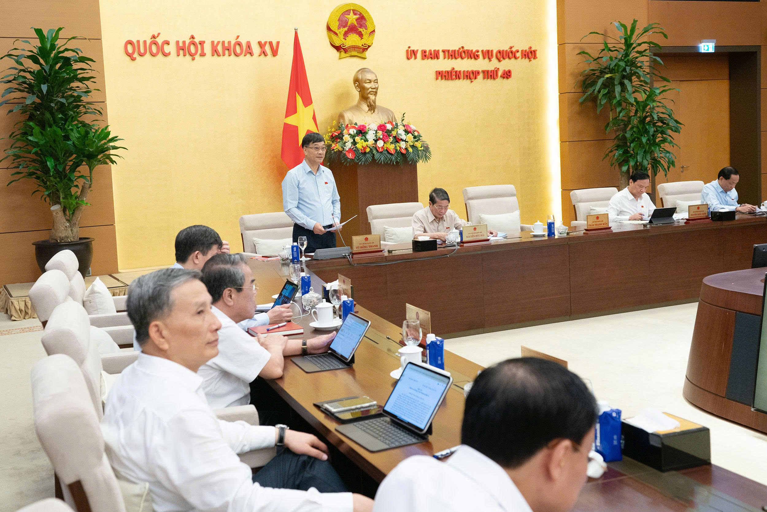 Đề xuất xác thực danh tính người livestream bán hàng, định danh người bán hàng trên mạng qua VNeID - Ảnh 2.