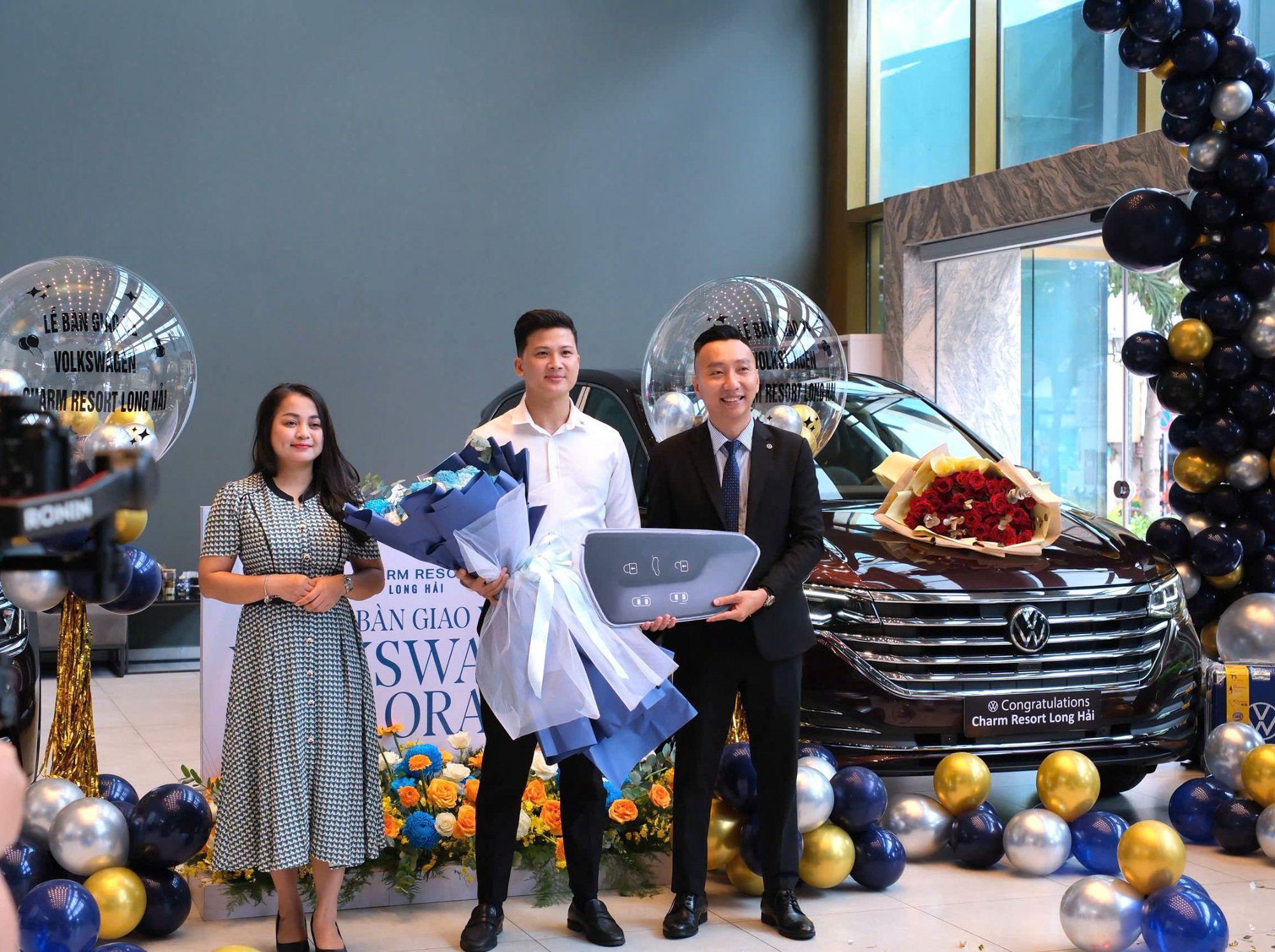 Chi triệu USD sắm xe sang Volkswagen đưa đón khách hàng Charm Resort Long Hải - Ảnh 1.