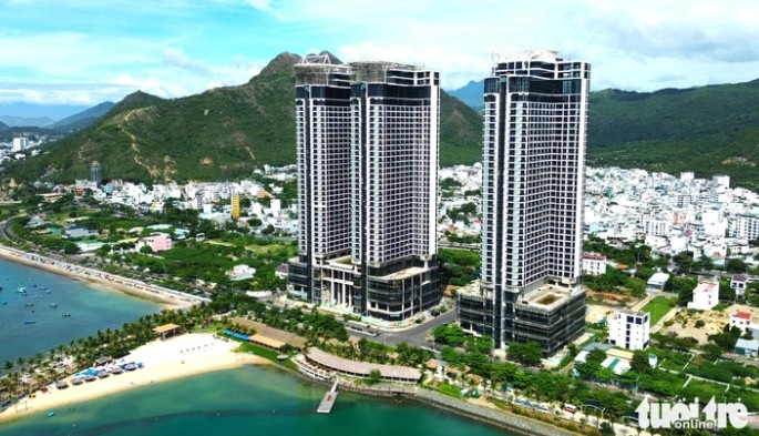 খান হোয়াতে অবৈধ এবং মুলতুবি প্রকল্পগুলির একটি সিরিজ পরিচালনার নির্দেশনা দিচ্ছেন উপ-প্রধানমন্ত্রী নগুয়েন হোয়া বিন - ছবি ৩। Phó thủ tướng Nguyễn Hòa Bình chỉ đạo xử lý hàng loạt dự án sai phạm, tồn đọng ở Khánh Hòa - Ảnh 3.