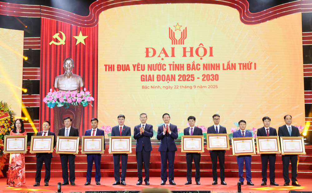 Bac Ninh បើកដំណើរការចលនាត្រាប់តាមស្នេហាជាតិ សំដៅក្លាយជាទីក្រុងដែលគ្រប់គ្រងដោយកណ្តាល - រូបថត ២. Bắc Ninh phát động thi đua yêu nước, hướng tới thành phố trực thuộc Trung ương - Ảnh 2.