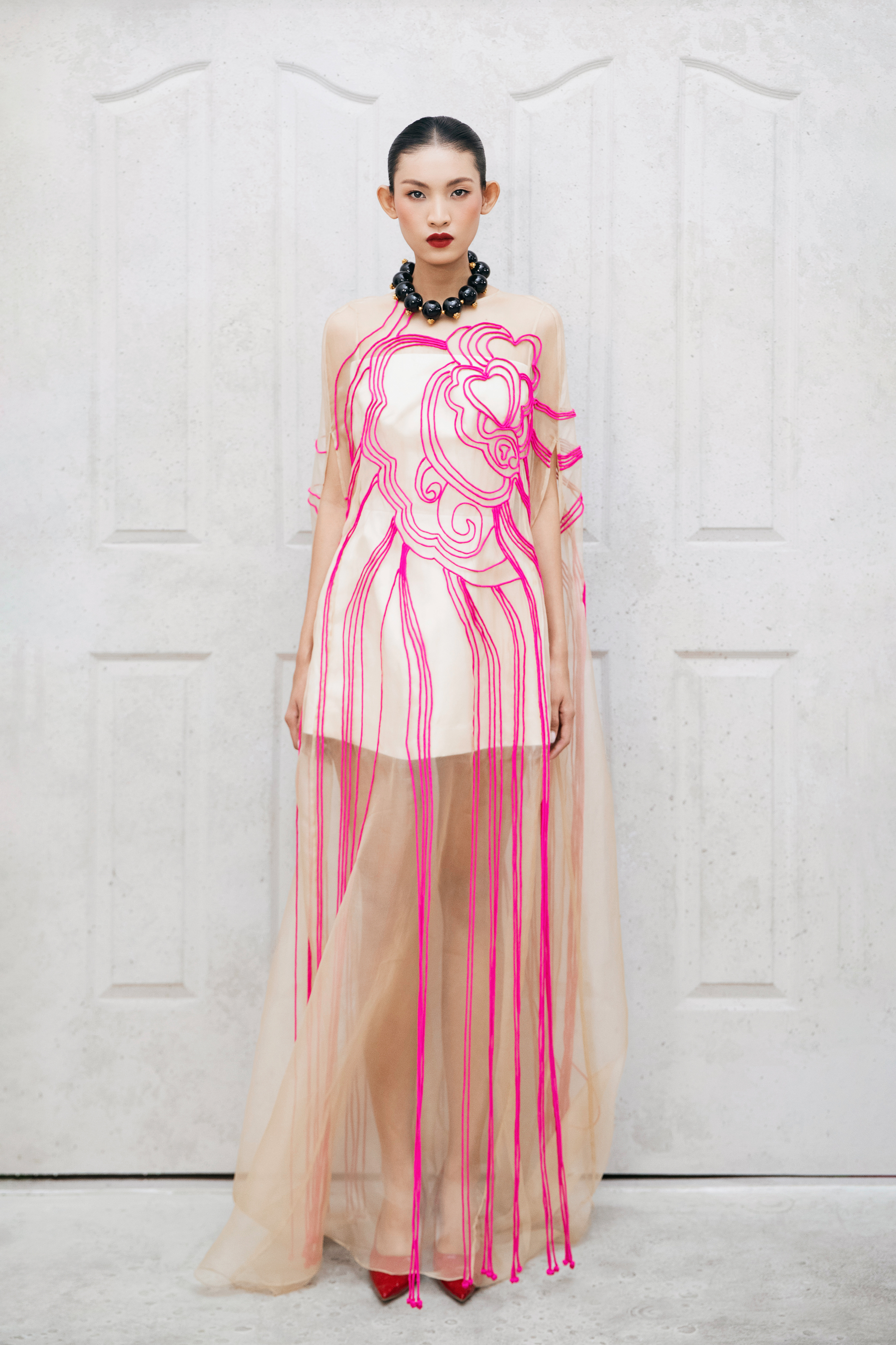 អ្នករចនា Ha Linh Thu ត្រឡប់មកទីក្រុងប៉ារីសវិញ ដើម្បីរៀបចំកម្មវិធីបង្ហាញម៉ូដ - រូបថត ៤. Nhà thiết kế Hà Linh Thư trở lại Paris tổ chức show thời trang - Ảnh 4.