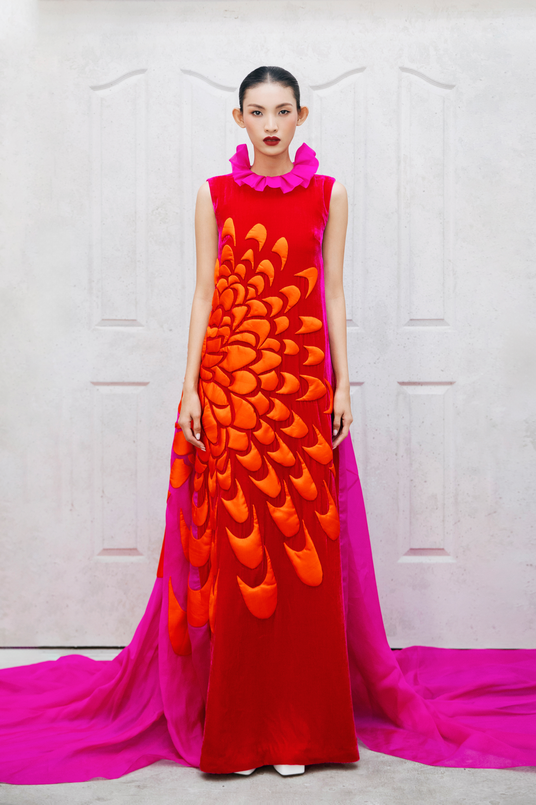 Nhà thiết kế Hà Linh Thư trở lại Paris tổ chức show thời trang - Ảnh 20.