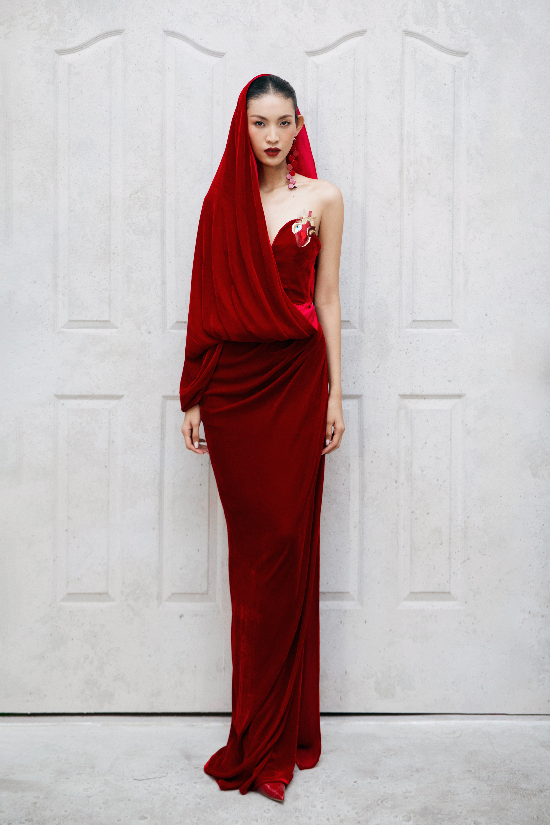 អ្នករចនា Ha Linh Thu ត្រឡប់មកទីក្រុងប៉ារីសវិញ ដើម្បីរៀបចំកម្មវិធីបង្ហាញម៉ូដ - រូបថត ១០. Nhà thiết kế Hà Linh Thư trở lại Paris tổ chức show thời trang - Ảnh 10.