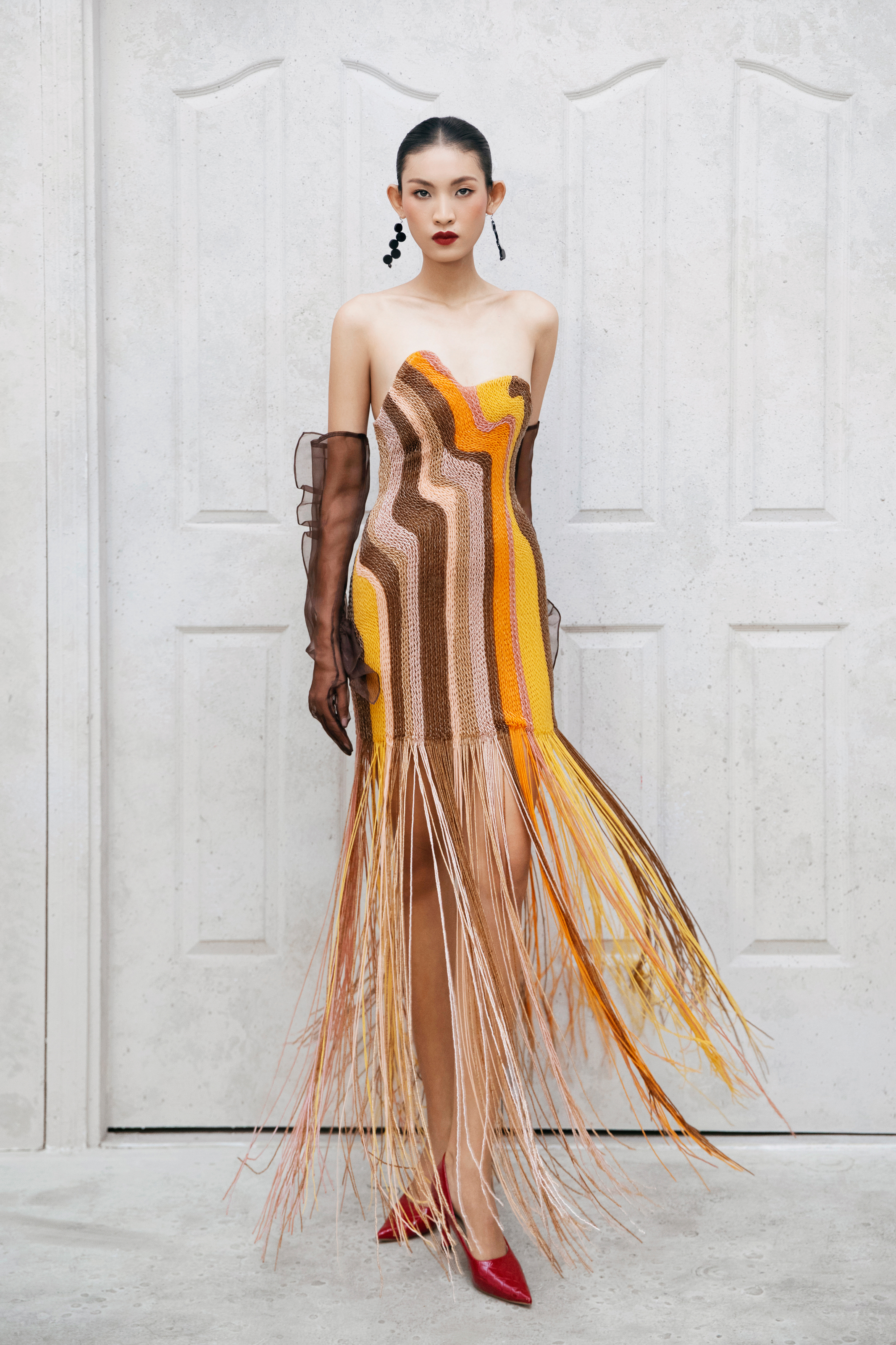 អ្នករចនា Ha Linh Thu ត្រឡប់មកទីក្រុងប៉ារីសវិញ ដើម្បីរៀបចំកម្មវិធីបង្ហាញម៉ូដ - រូបថត ១៧. Nhà thiết kế Hà Linh Thư trở lại Paris tổ chức show thời trang - Ảnh 17.