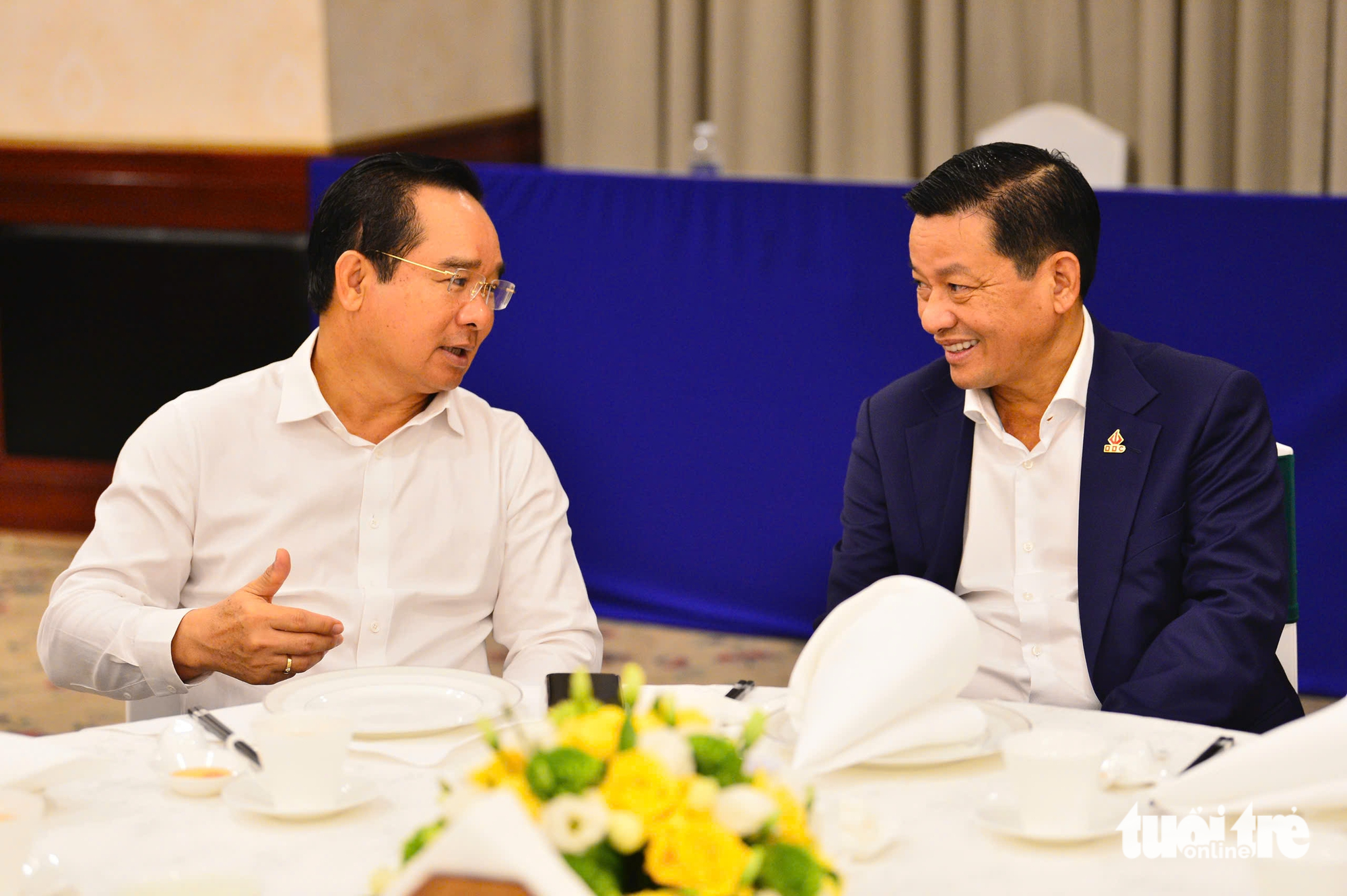 Chủ tịch UBND TP.HCM ăn sáng cùng chuyên gia: Mong có 'đàn chim Việt' sánh vai 'đại bàng' thế giới - Ảnh 5.