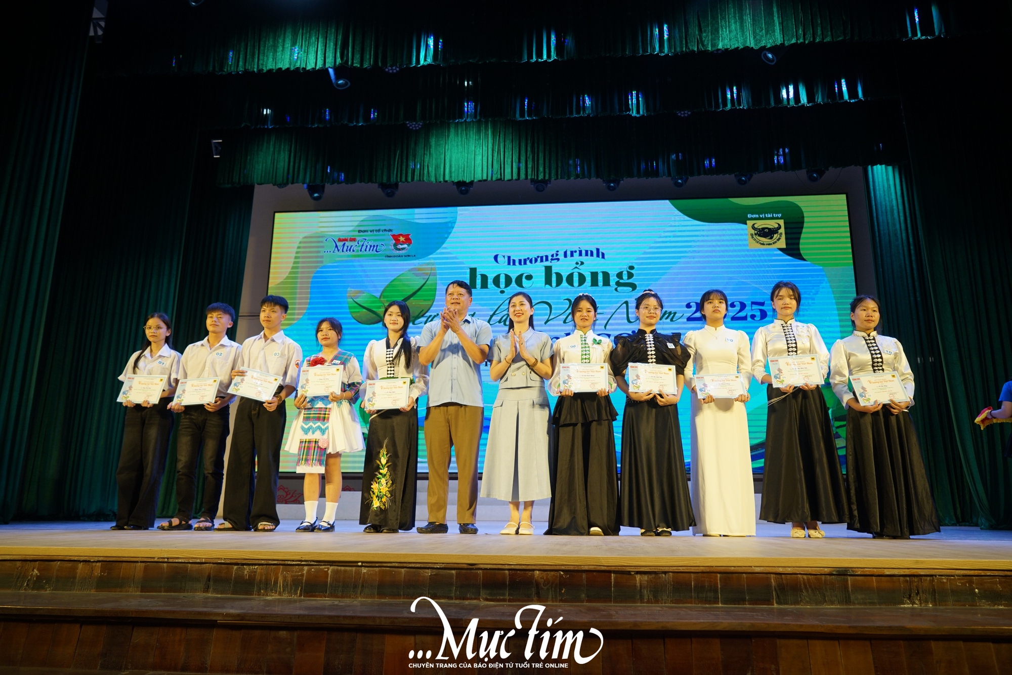 Học bổng Vì tương lai Việt Nam: Ấm áp nụ cười của học trò Sơn La - Ảnh 2.