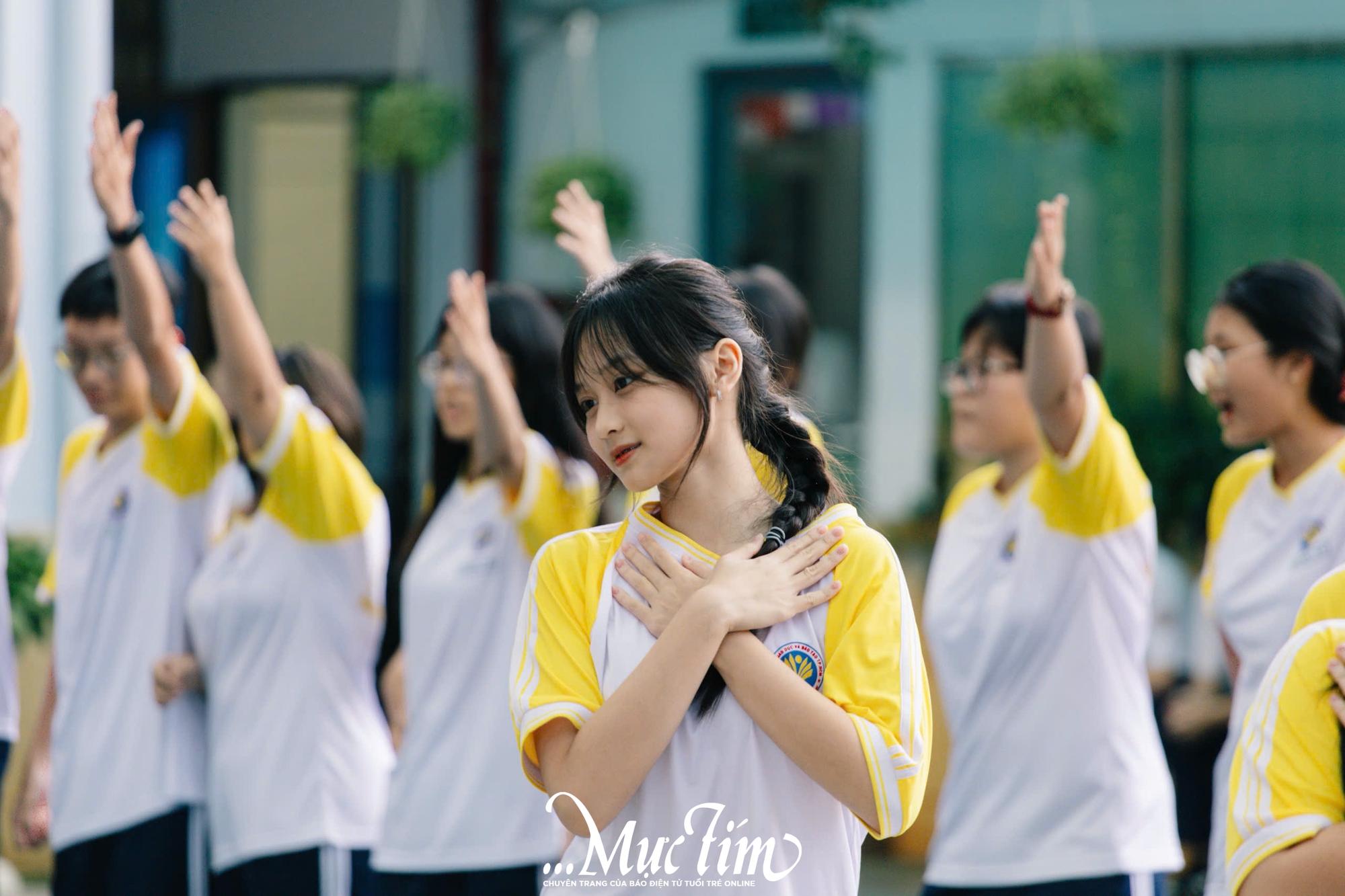 Teen Trường THPT Nguyễn Thái Bình thi nhảy dân vũ trong giờ ra chơi không điện thoại - Ảnh 1.