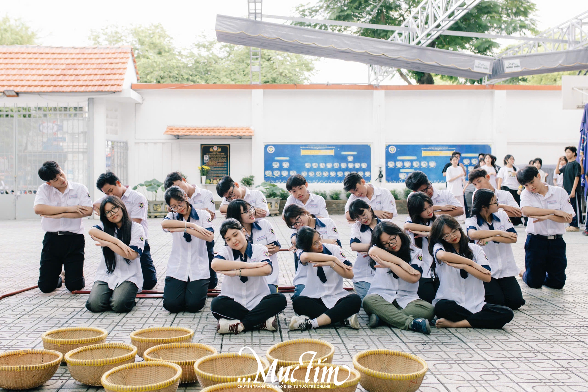 Teen Trường THPT Nguyễn Thái Bình thi nhảy dân vũ trong giờ ra chơi không điện thoại - Ảnh 4.