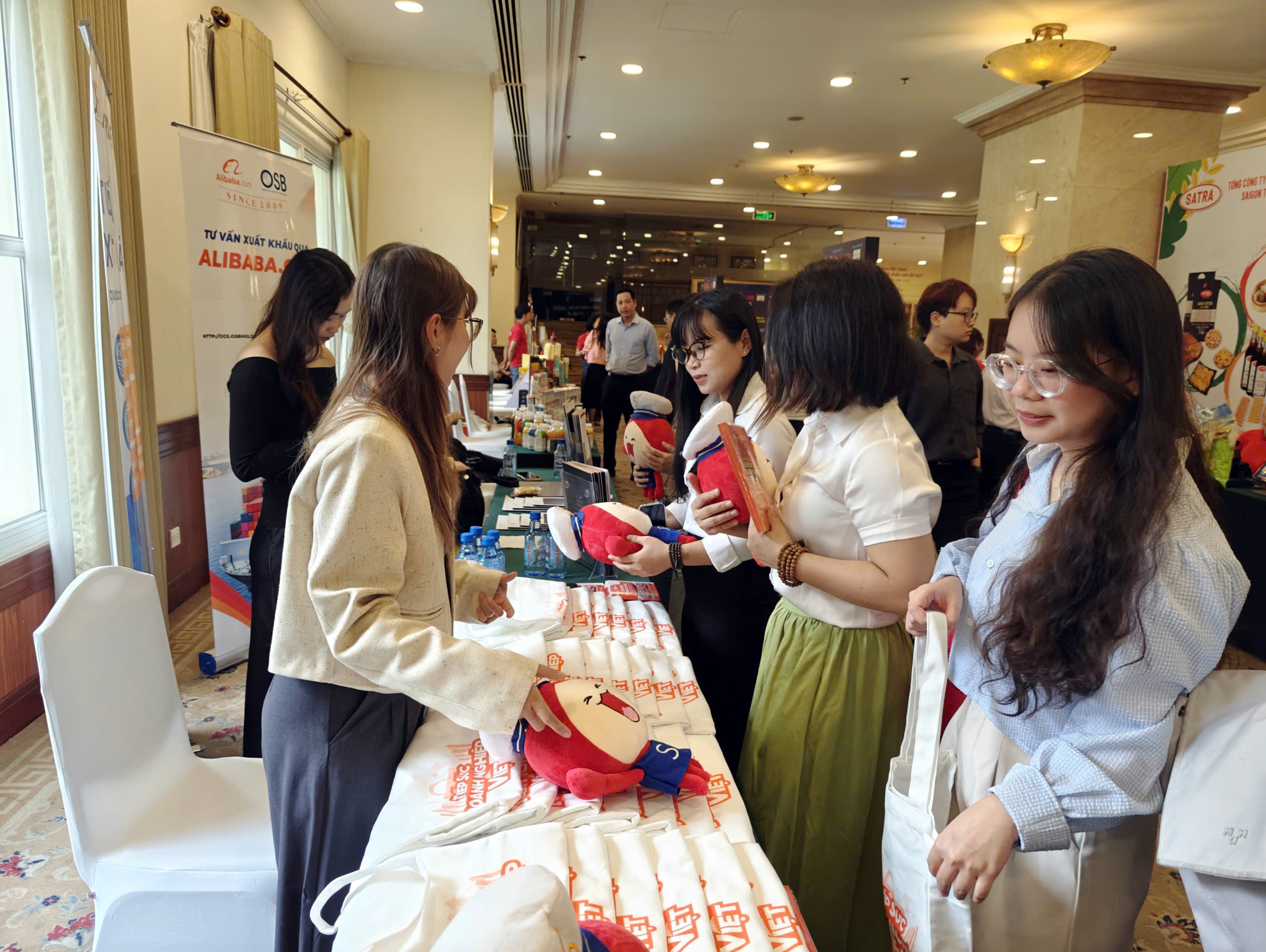 ទីក្រុងហូជីមិញឈានចូលយុគសម័យថ្មីនៃការអភិវឌ្ឍន៍ - រូបថត ២. TP.HCM bước vào đại kỷ nguyên phát triển - Ảnh 2.