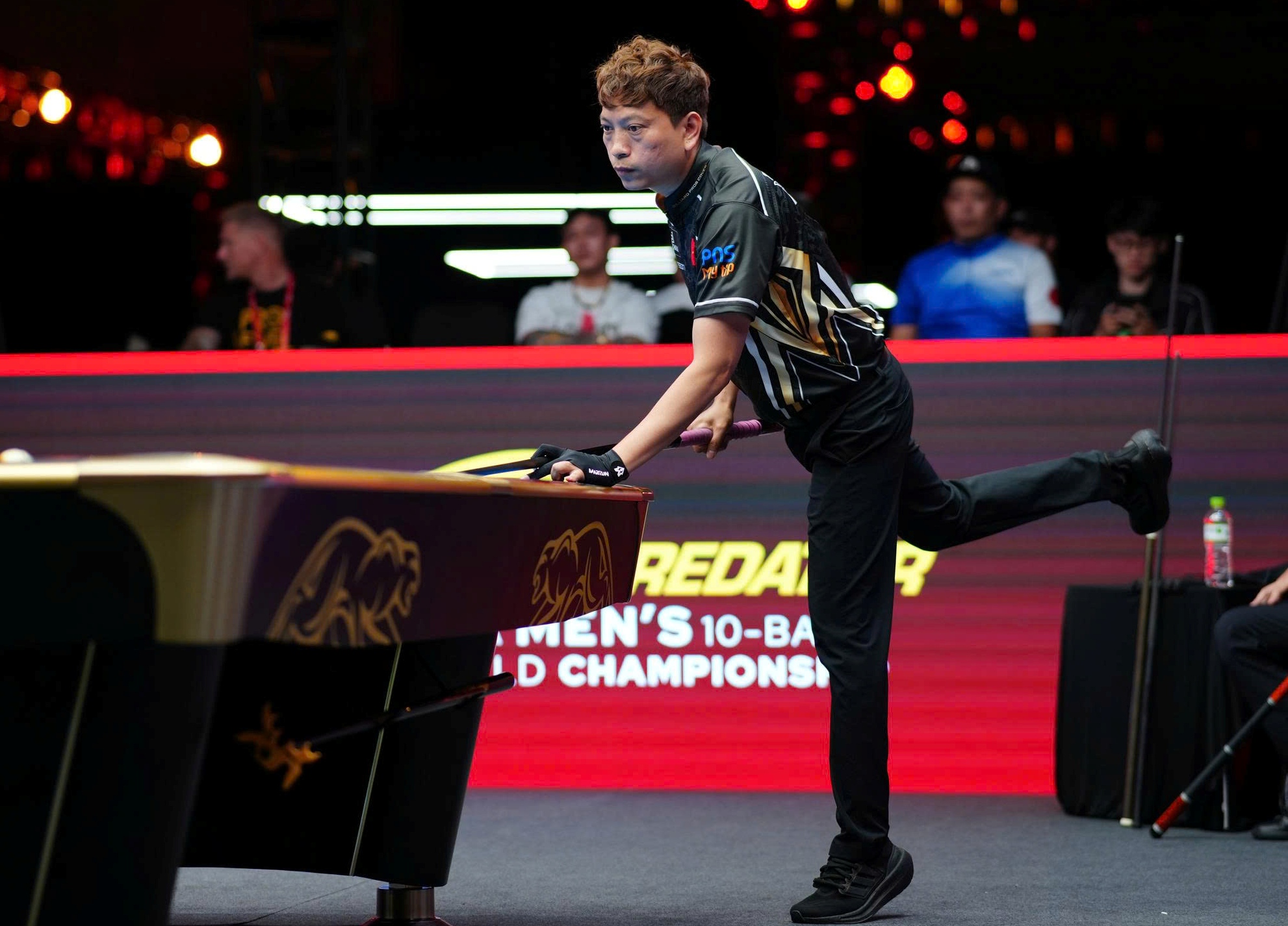 Dương Quốc Hoàng thót tim với bi 8, thắng bằng loạt penalty ở WPA 10 bi nam - Ảnh 1.