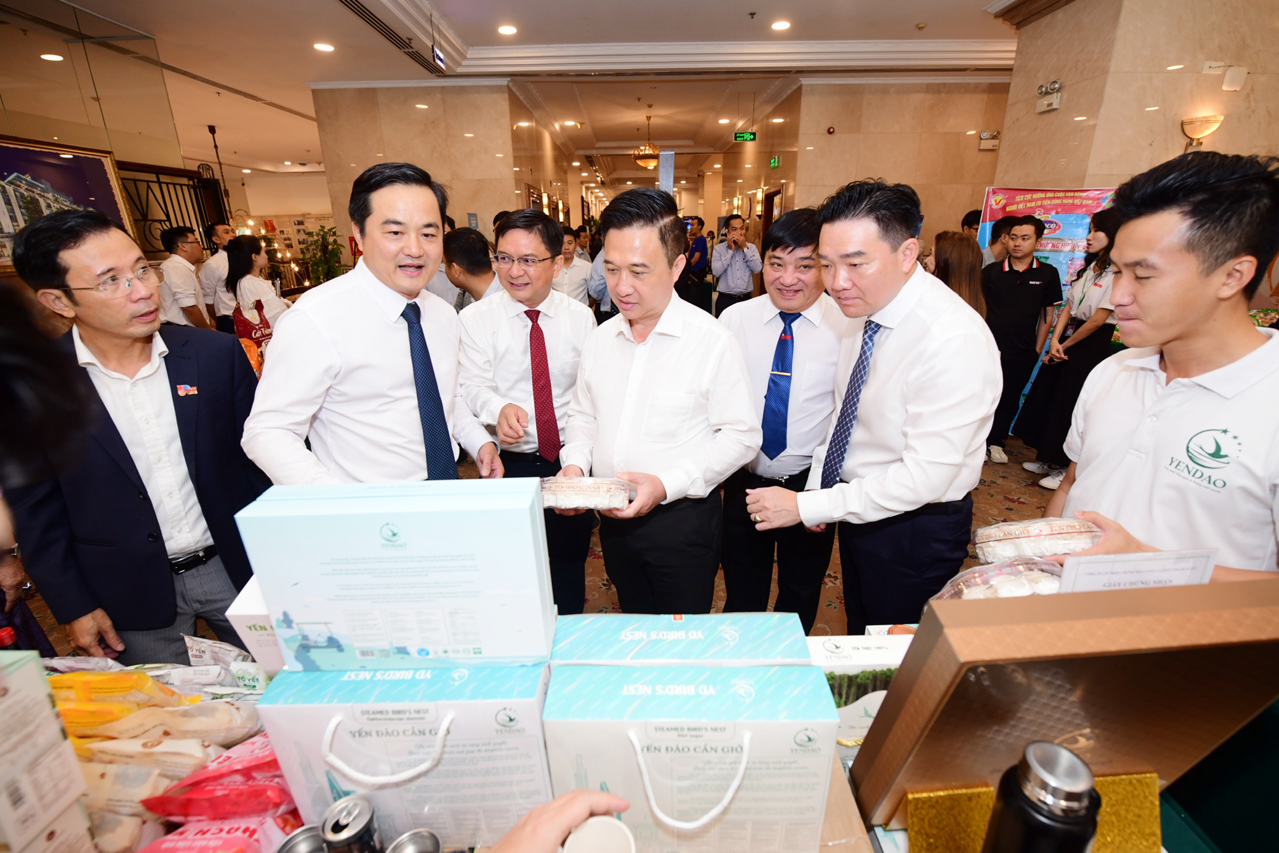 ទីក្រុងហូជីមិញឈានចូលយុគសម័យថ្មីនៃការអភិវឌ្ឍន៍ - រូបថត ១. TP.HCM bước vào đại kỷ nguyên phát triển - Ảnh 1.