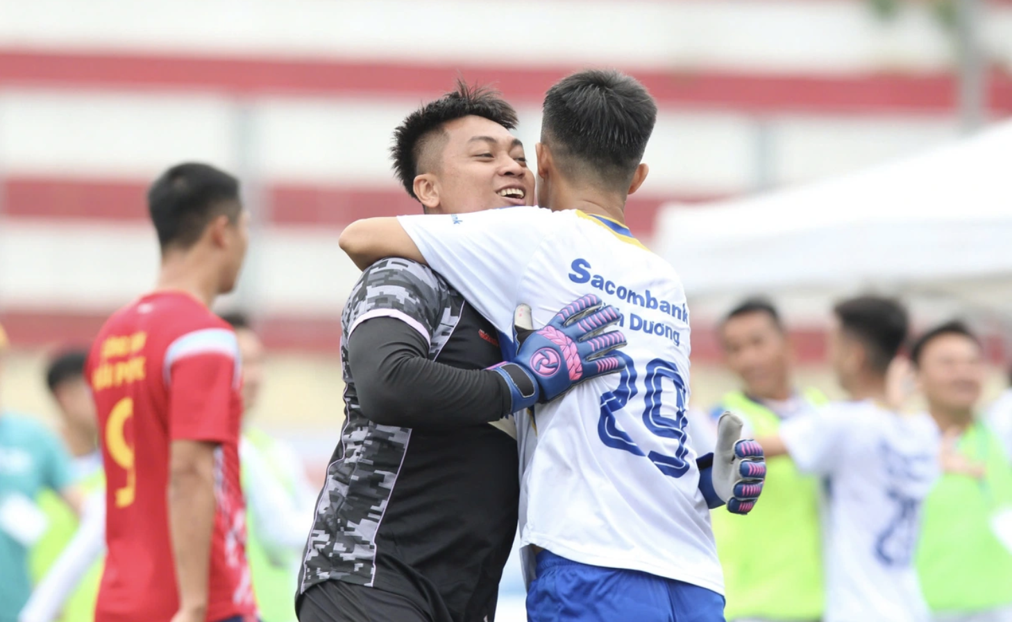 ការប្រកួតបាល់ទាត់របស់កម្មករ និងមន្ត្រីរាជការវៀតណាមឆ្នាំ 2025៖ ប្រសិនបើចំនួនក្រុមចូលរួមអាចកើនឡើង - រូបថត ១. Giải bóng đá công nhân, viên chức Việt Nam 2025: Giá như tăng số đội tham dự - Ảnh 1.