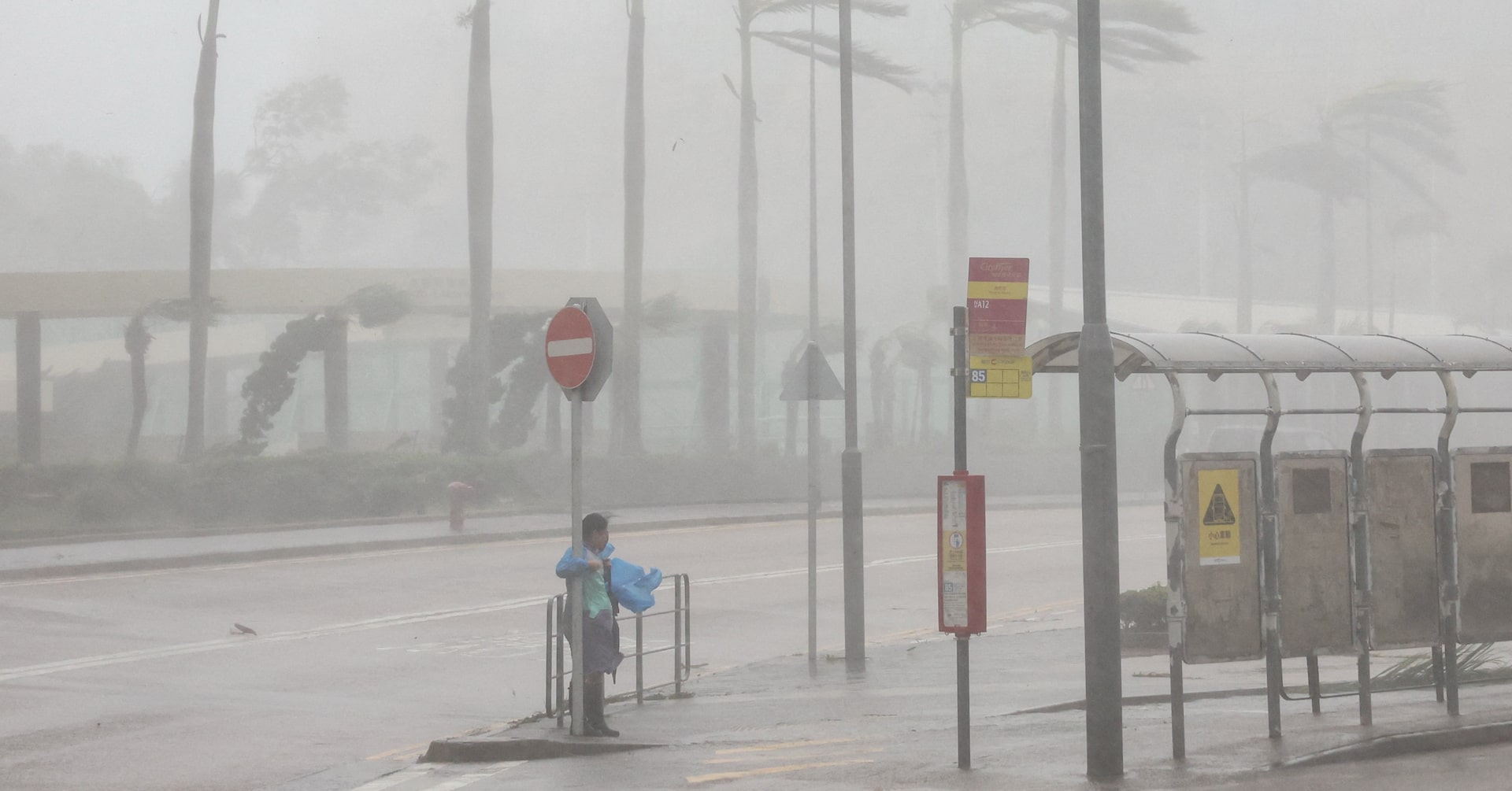Ragasa disrupts Vietnam flights to Hong Kong, Taiwan, Macau- Ảnh 2.