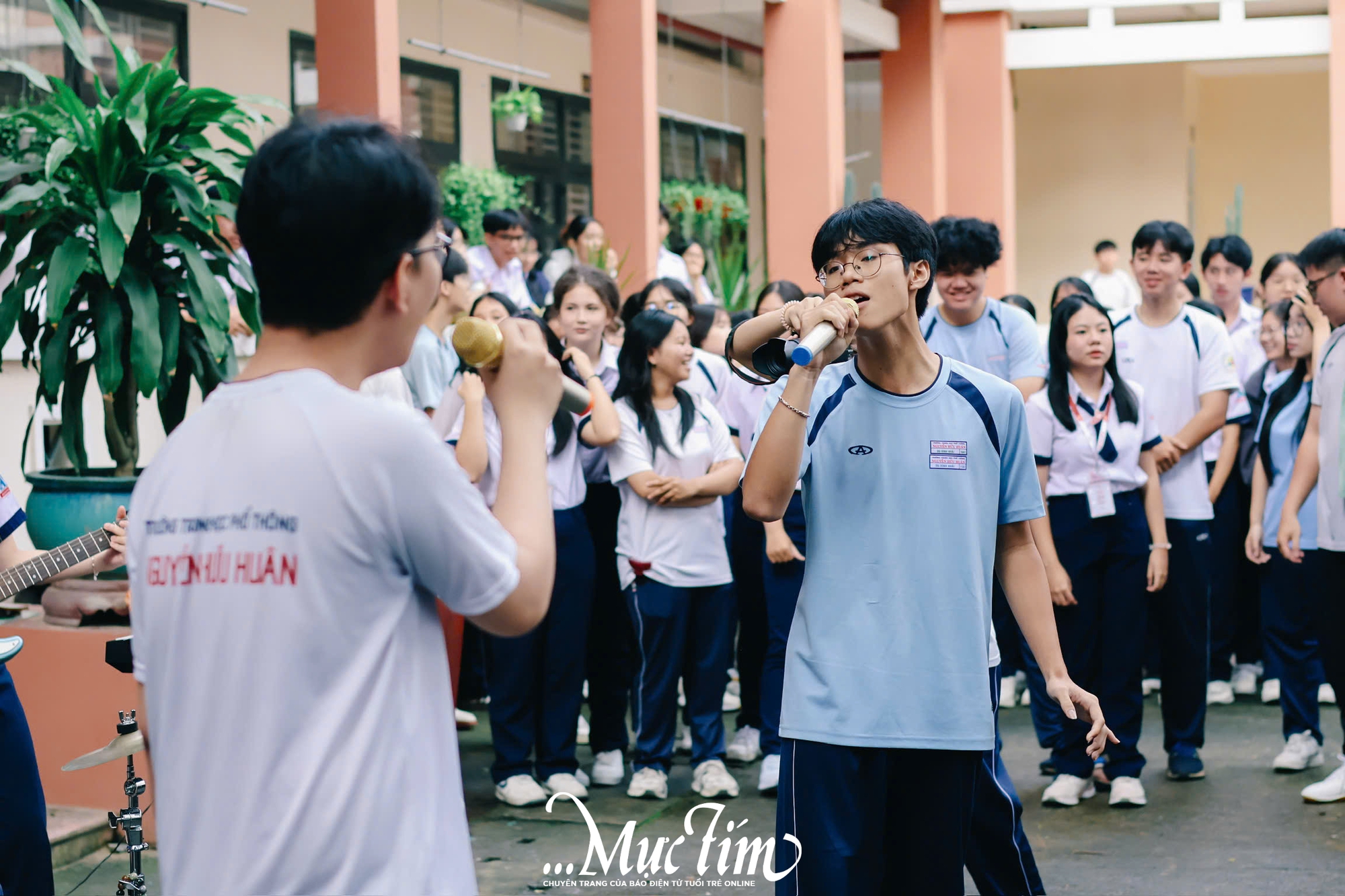 Teen Trường THPT Nguyễn Hữu Huân tổ chức mini show giờ ra chơi- Ảnh 1.