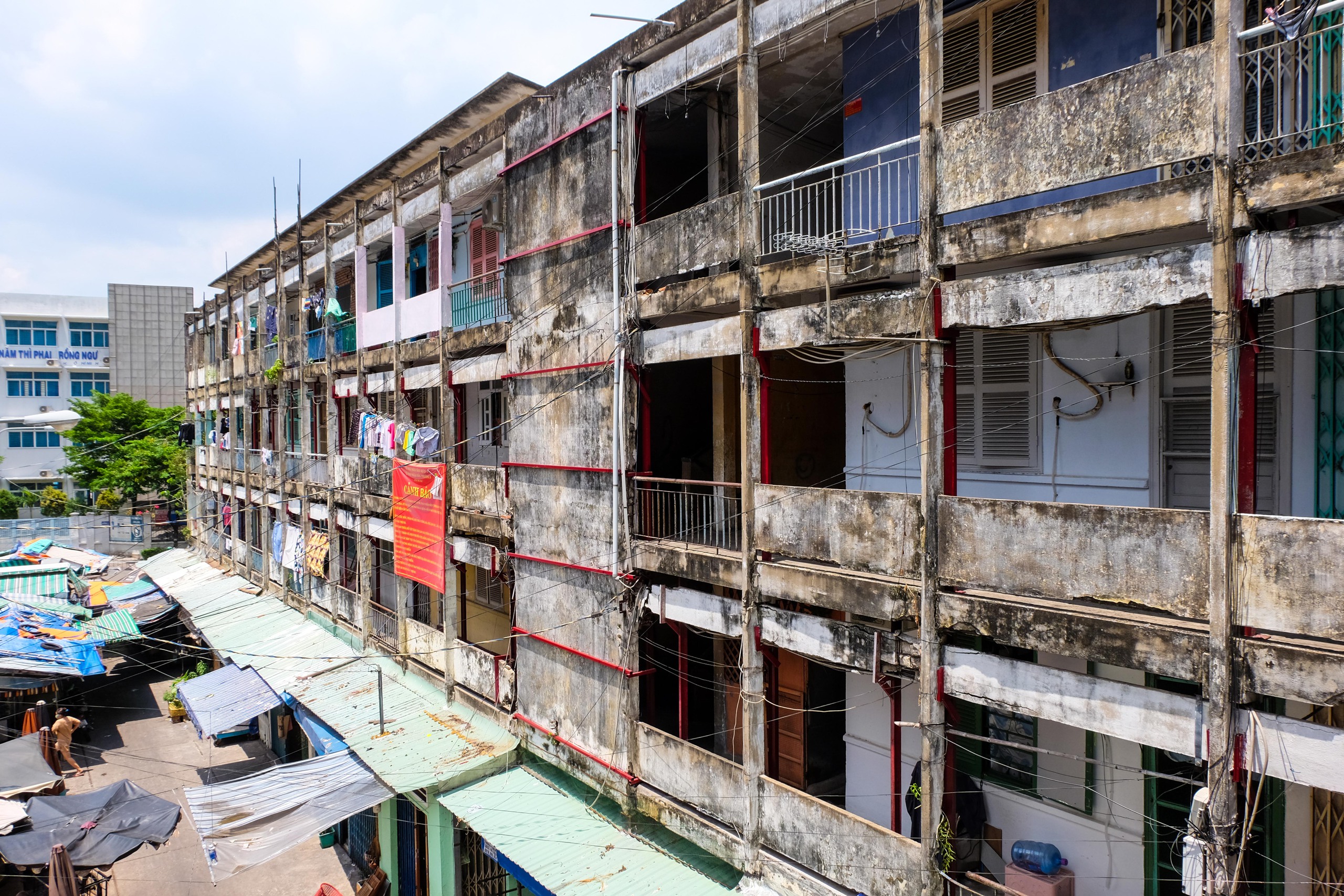 TP.HCM đốc thúc cải tạo loạt chung cư cũ, giao rõ trách nhiệm từng đơn vị - Ảnh 1.