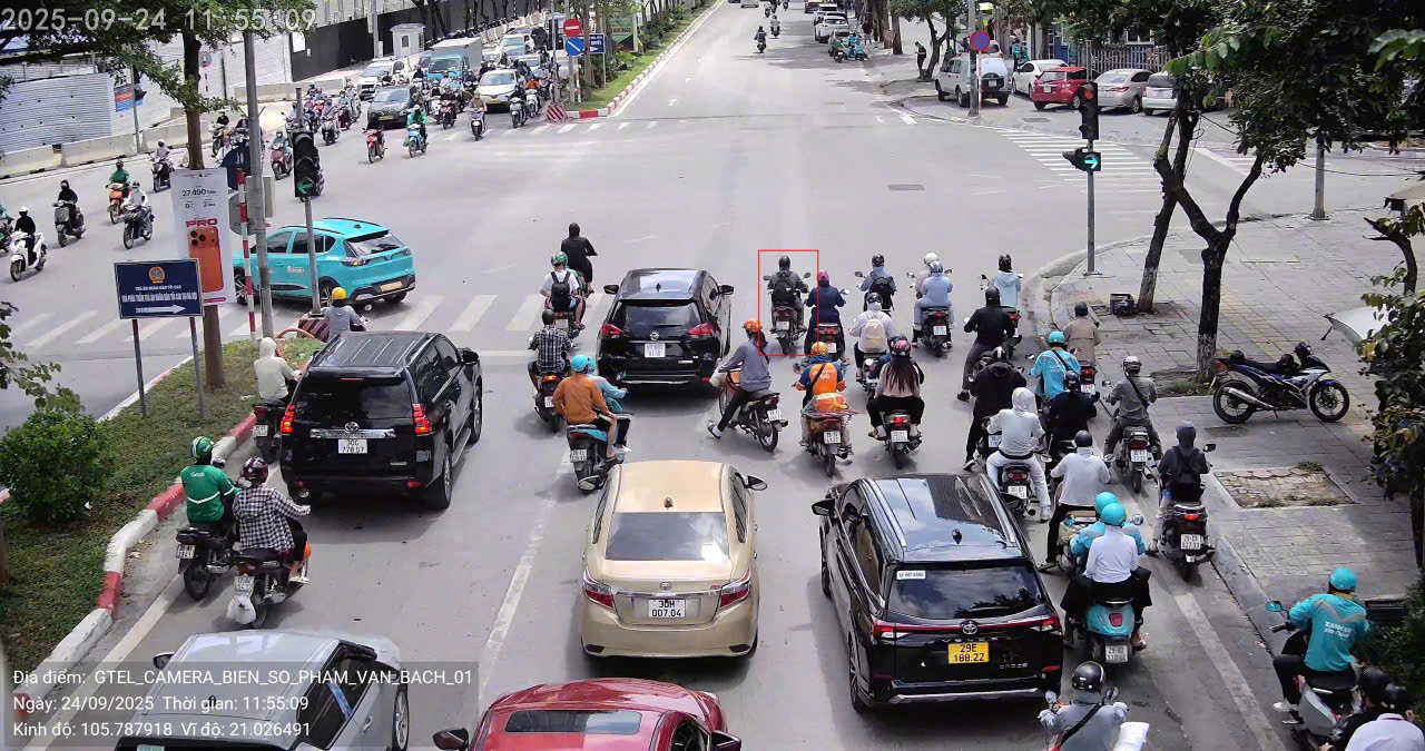 Hà Nội bắt đầu lắp camera AI phạt nguội, nửa ngày phát hiện 1.798 vi phạm - Ảnh 1.