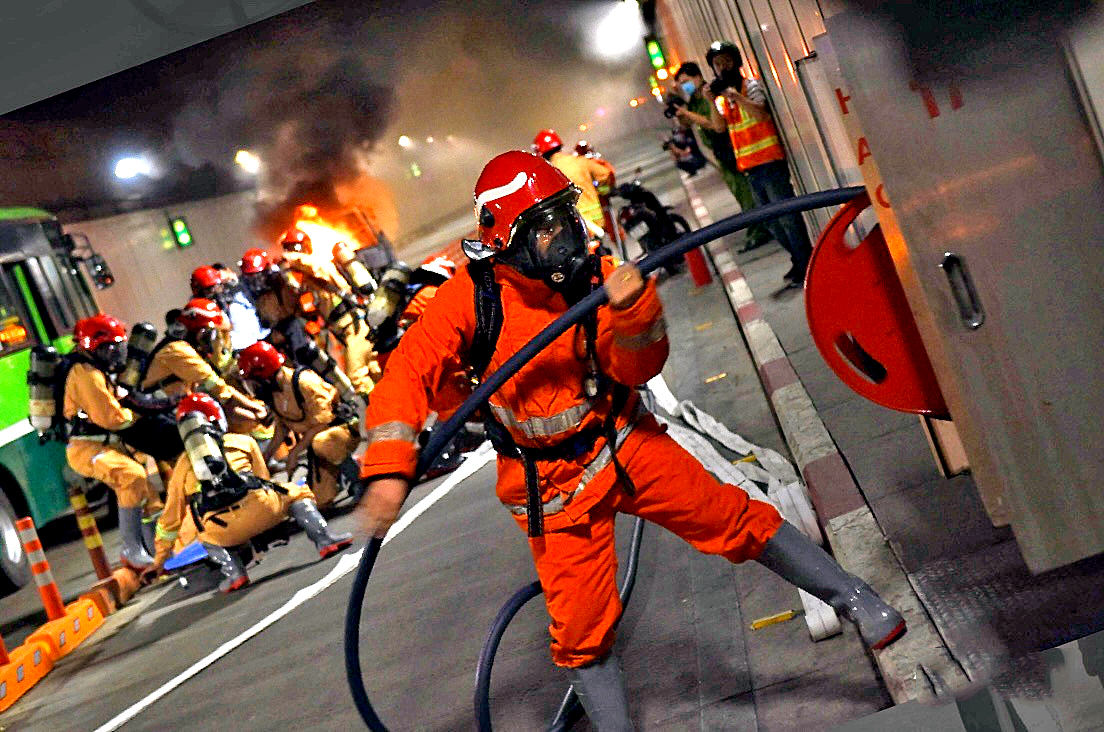 Đổi thời gian diễn tập chữa cháy, TP.HCM cấm xe qua hầm sông Sài Gòn các ngày cuối tuần - Ảnh 1.