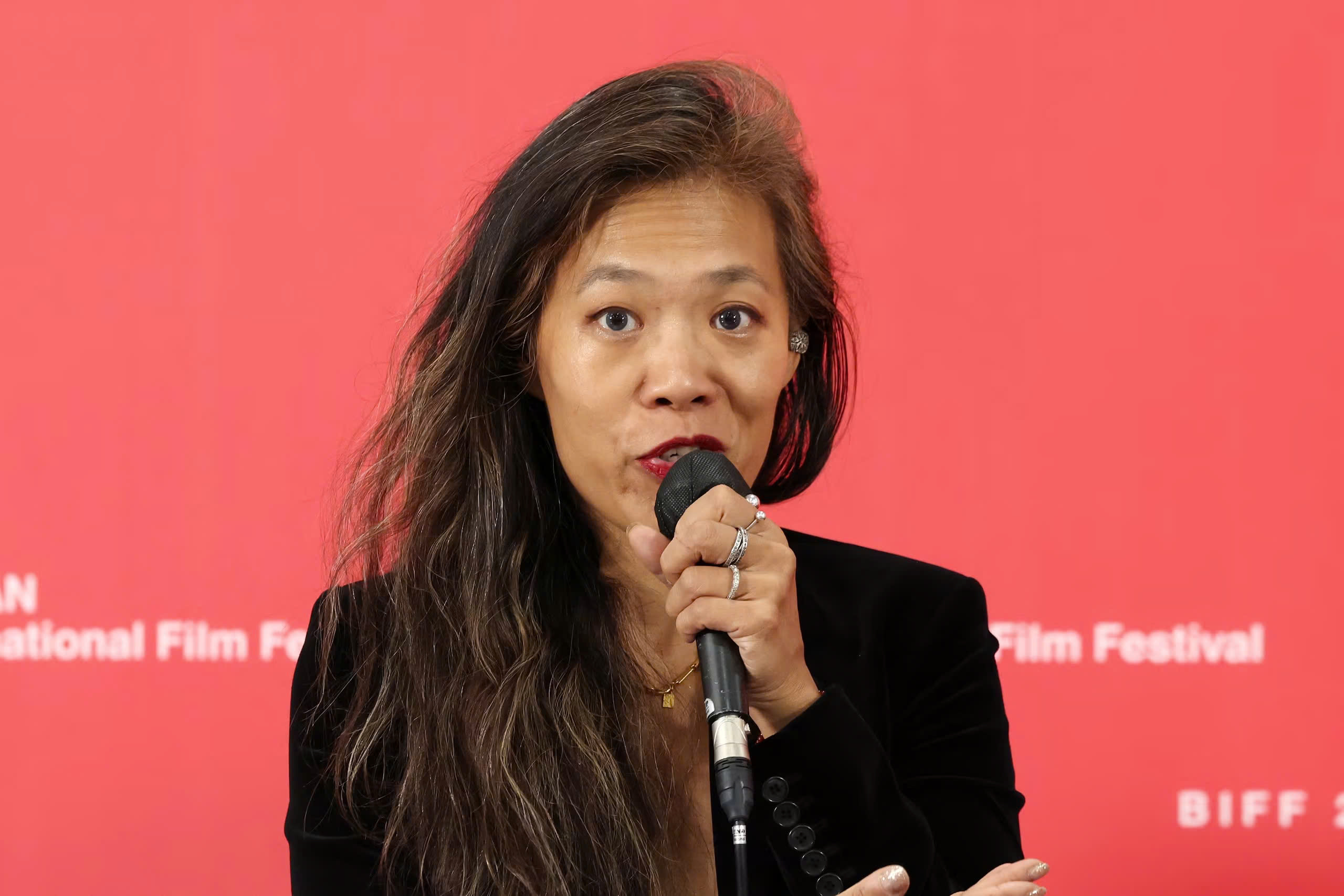 Left-Handed Girl - Ảnh 4.