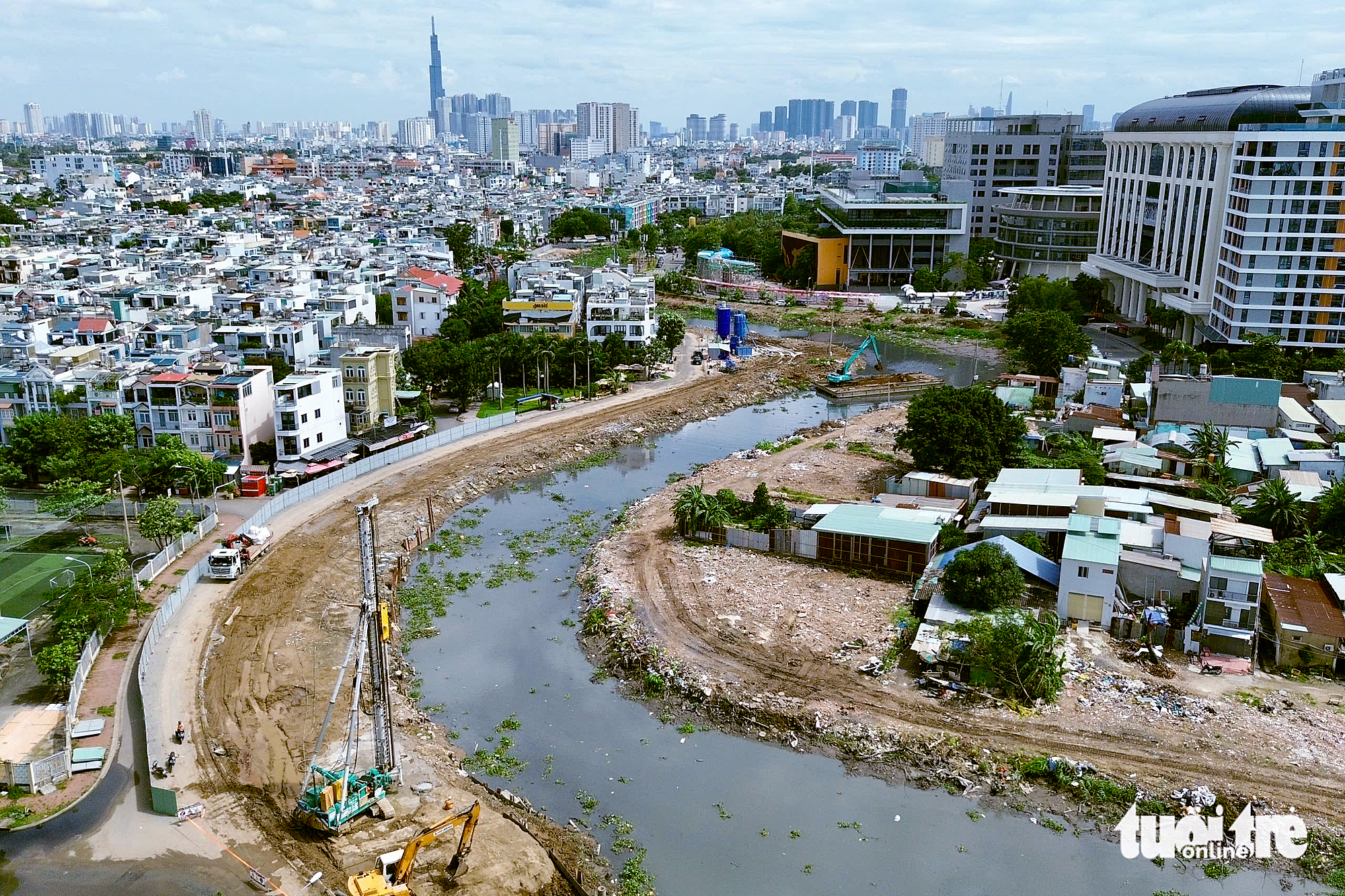 Thi công cải tạo rạch Xuyên Tâm gặp khó vì mặt bằng 'da beo' - Ảnh 1.