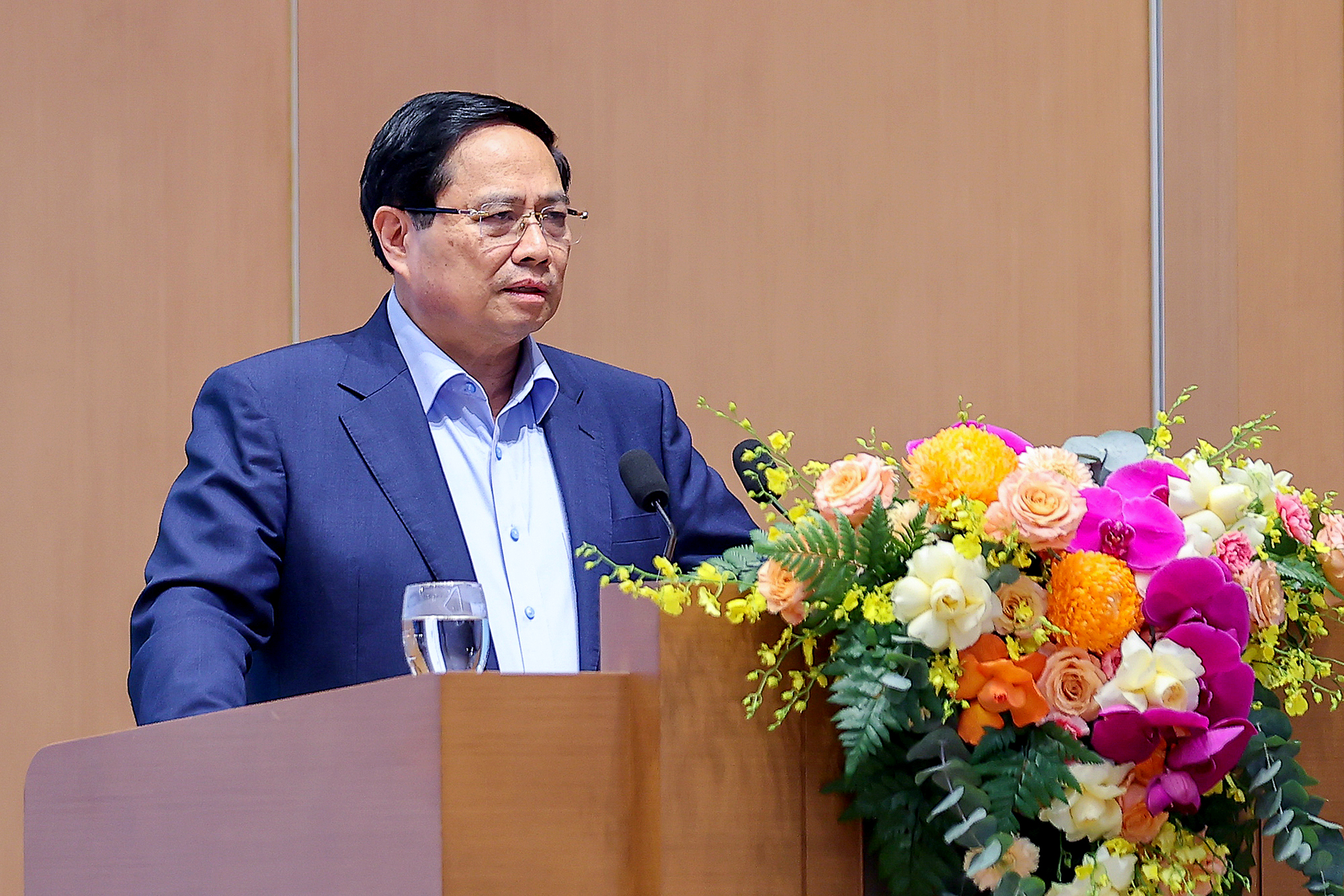 Thủ tướng: Không tái diễn việc yêu cầu người dân cung cấp giấy tờ trùng lặp dữ liệu đã có - Ảnh 3.
