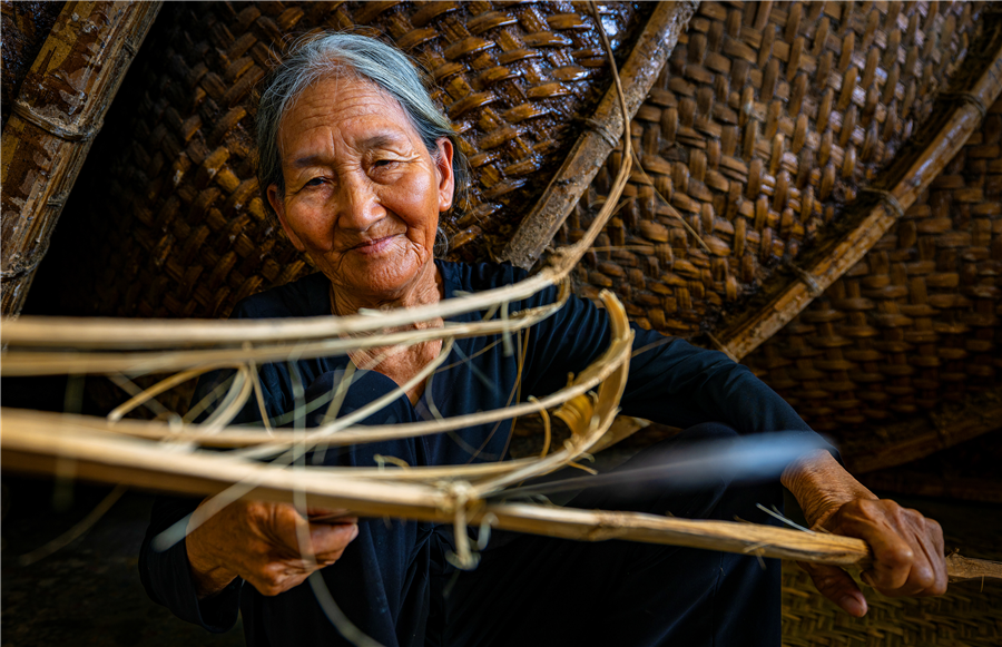 ស្ញប់ស្ញែង Phu My ភូមិបង្កើតទូកតាមទស្សនៈរបស់អ្នកថតរូបបេតិកភណ្ឌ - រូបថត ២. Làng làm thuyền thúng Phú Mỹ thắng giải nhiếp ảnh Heritage - Ảnh 2.