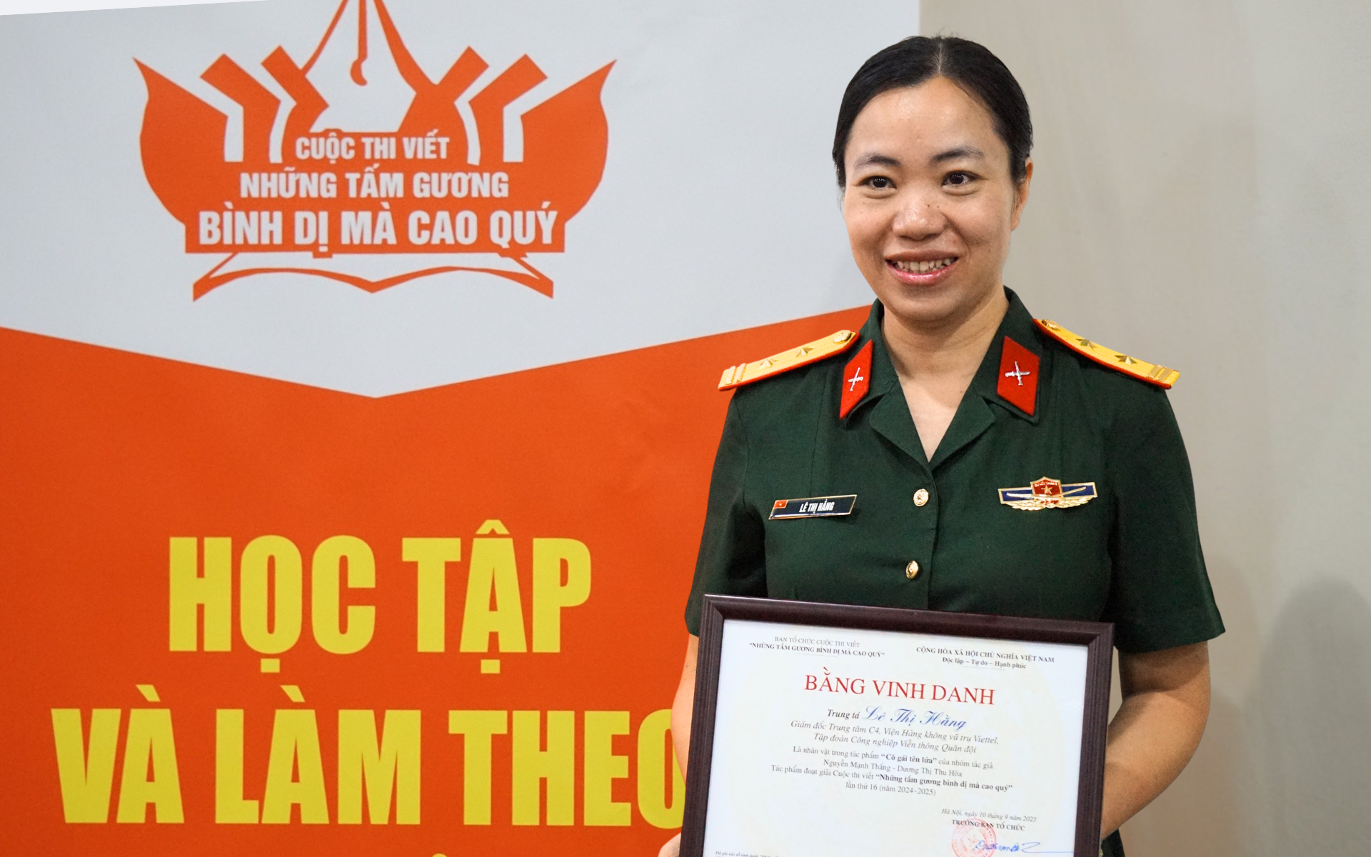 Khoảnh khắc rớt nước mắt của ‘cô gái tên lửa’ Lê Thị Hằng - Ảnh 3.