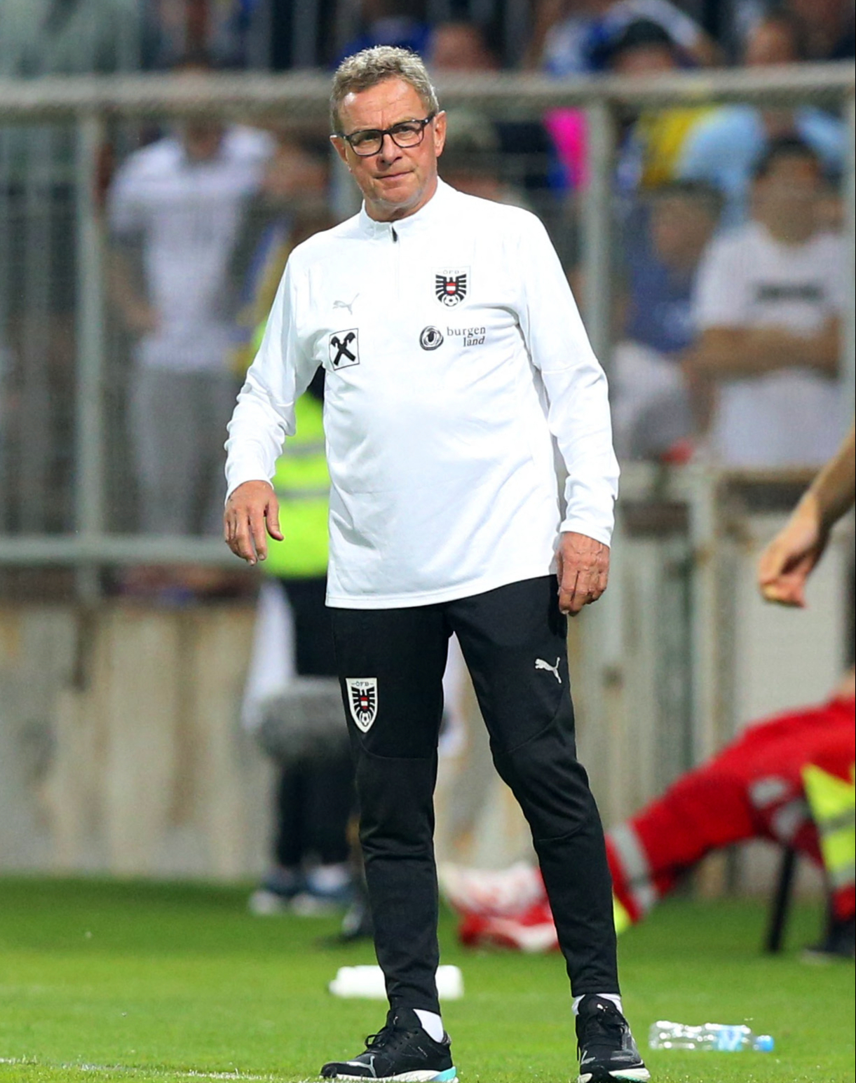 Cựu HLV Man United nhập viện lần thứ 3 vì biến chứng sau phẫu thuật - Ảnh 1.