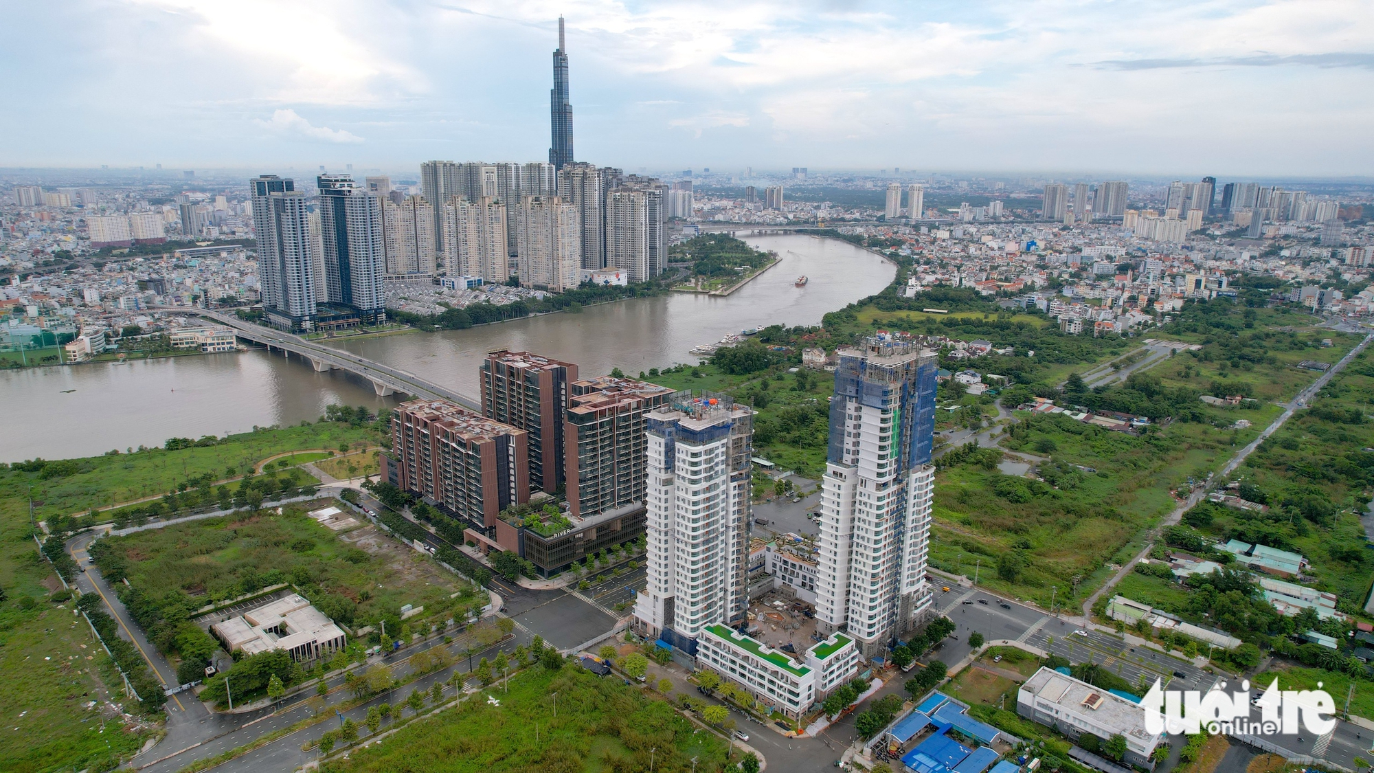 Giá nhà tăng vùn vụt nhưng thu nhập tăng nhỏ giọt, giấc mơ an cư thành ‘ảo mộng’ - Ảnh 1.