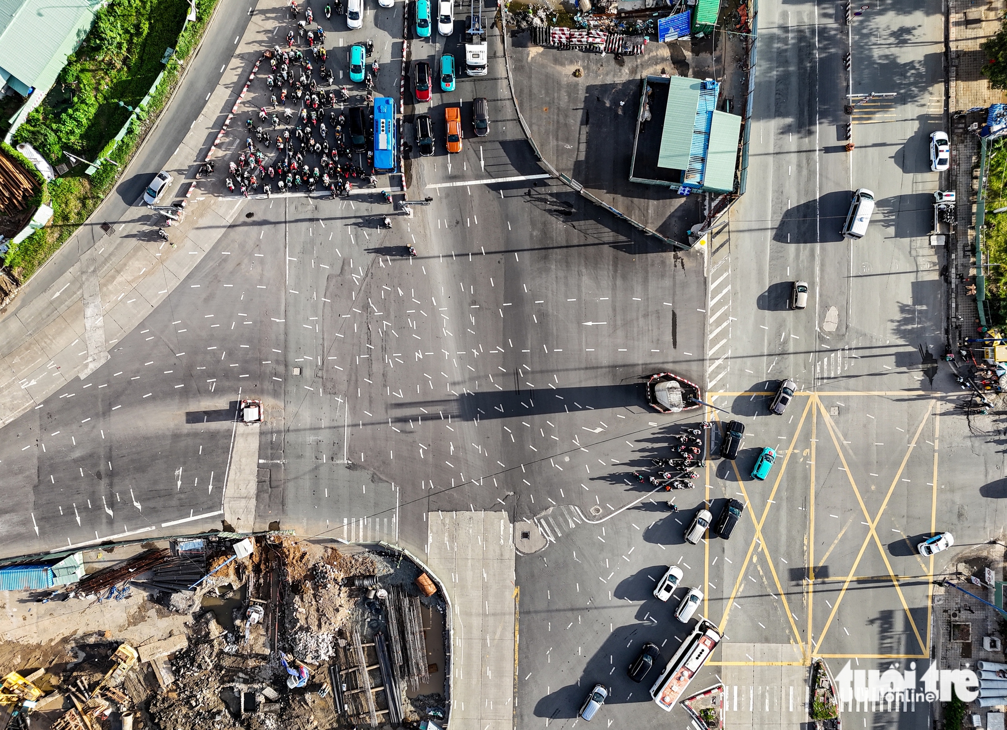 TP.HCM sẽ giao xã quản lý biển báo, vạch kẻ đường - Ảnh 1.